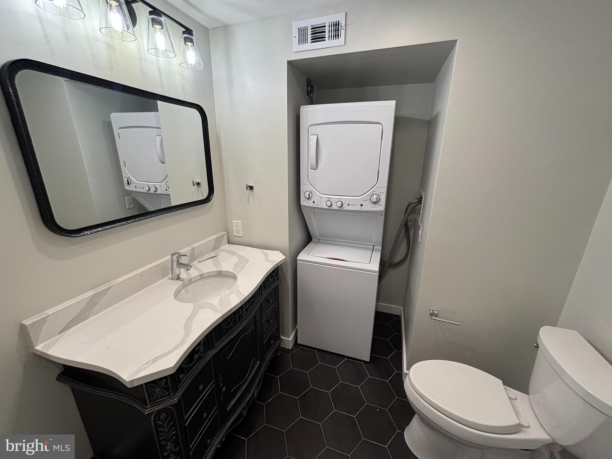 LOG COLLEGE - Residential Lease