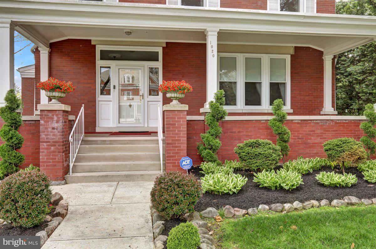 SCHOOL LANE HILLS - Residential