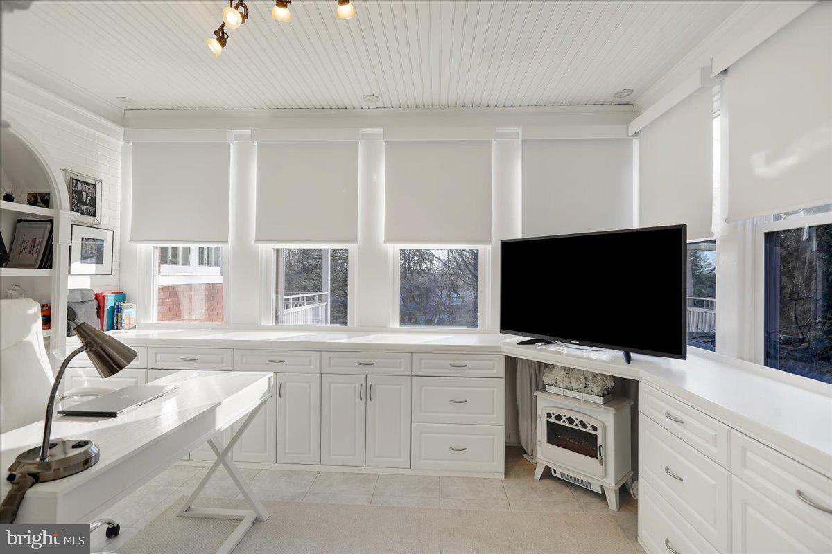 SCHOOL LANE HILLS - Residential