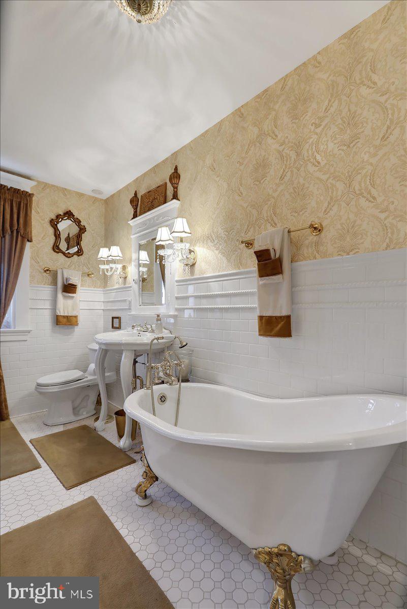 SCHOOL LANE HILLS - Residential