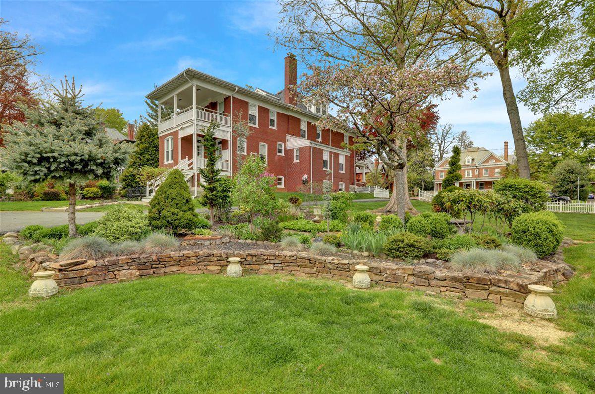 SCHOOL LANE HILLS - Residential