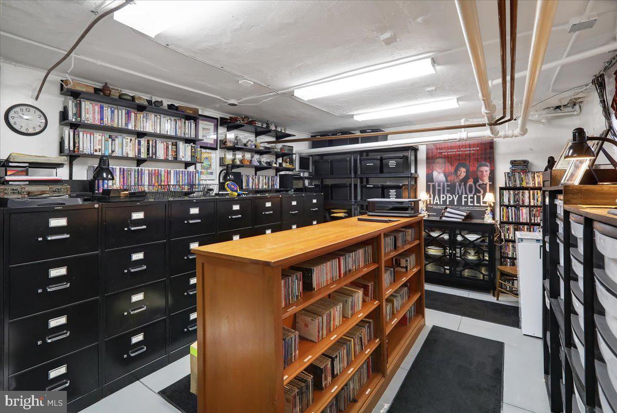 SCHOOL LANE HILLS - Residential