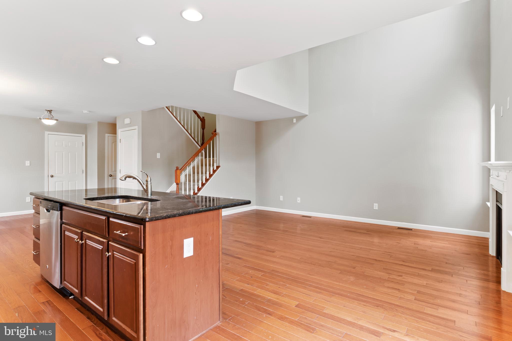 WINDING HILLS - DORSET SQ - Residential