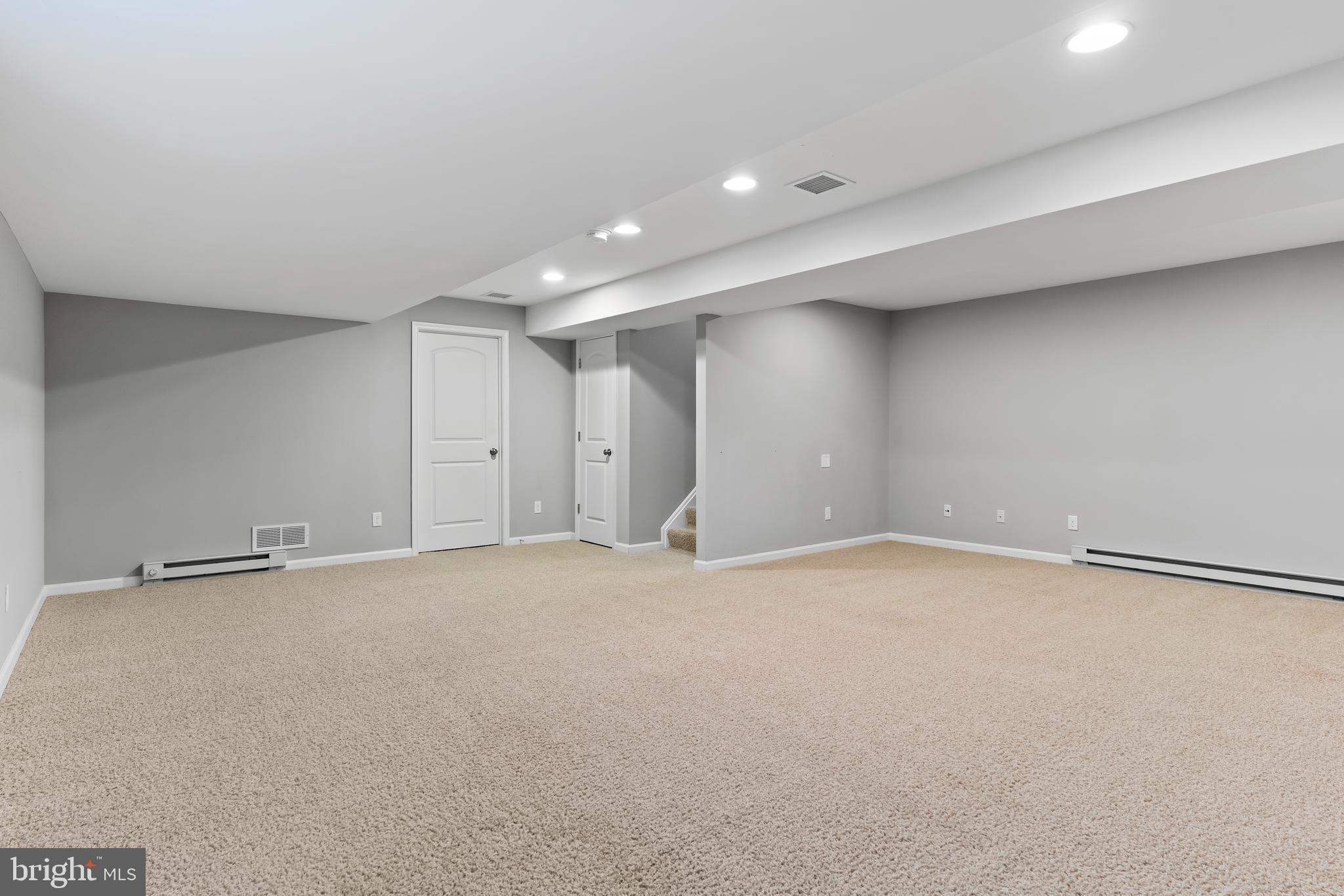 WINDING HILLS - DORSET SQ - Residential