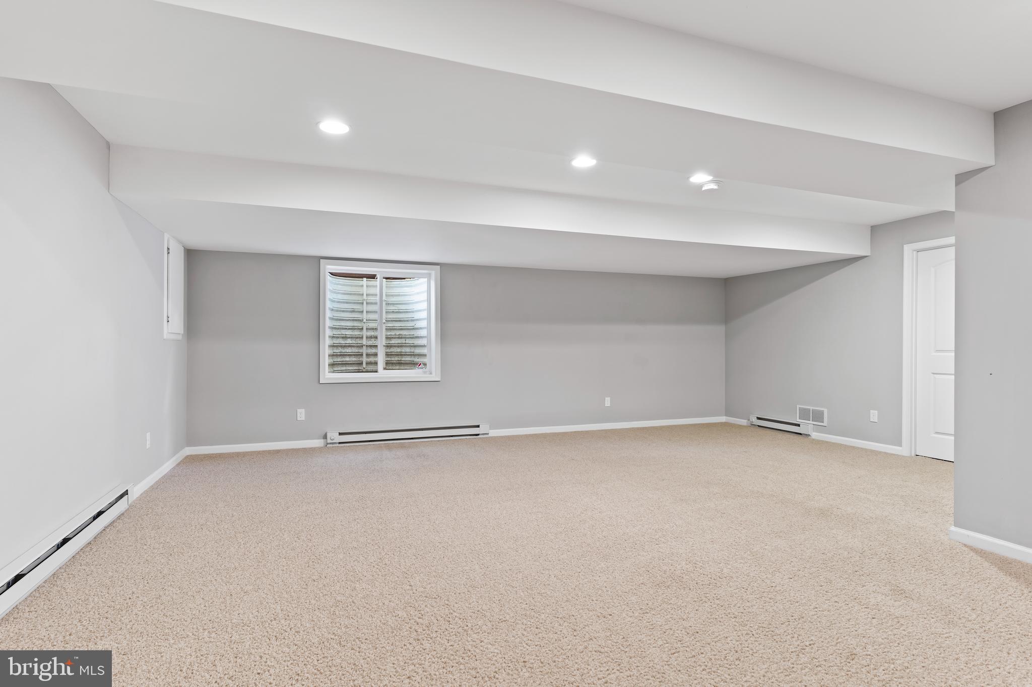 WINDING HILLS - DORSET SQ - Residential