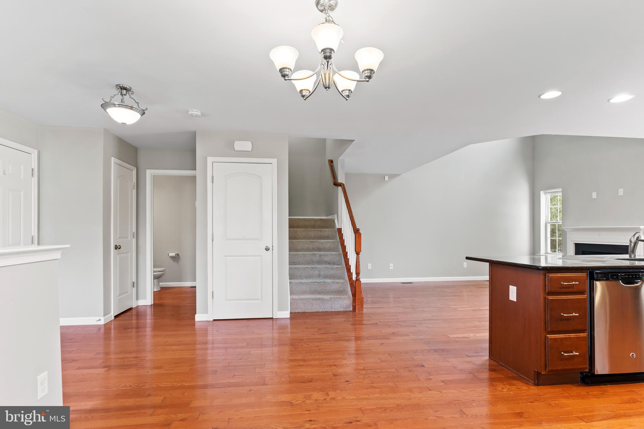 WINDING HILLS - DORSET SQ - Residential