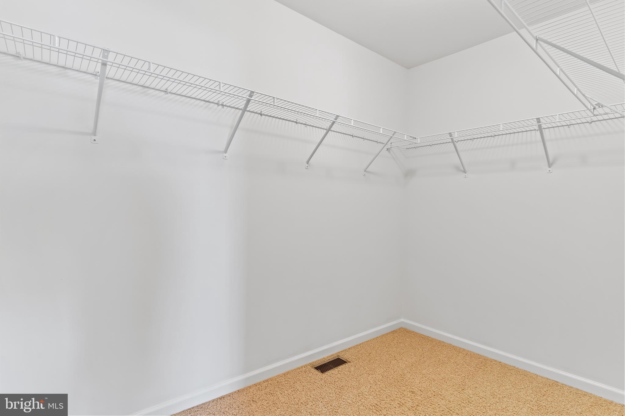 WINDING HILLS - DORSET SQ - Residential