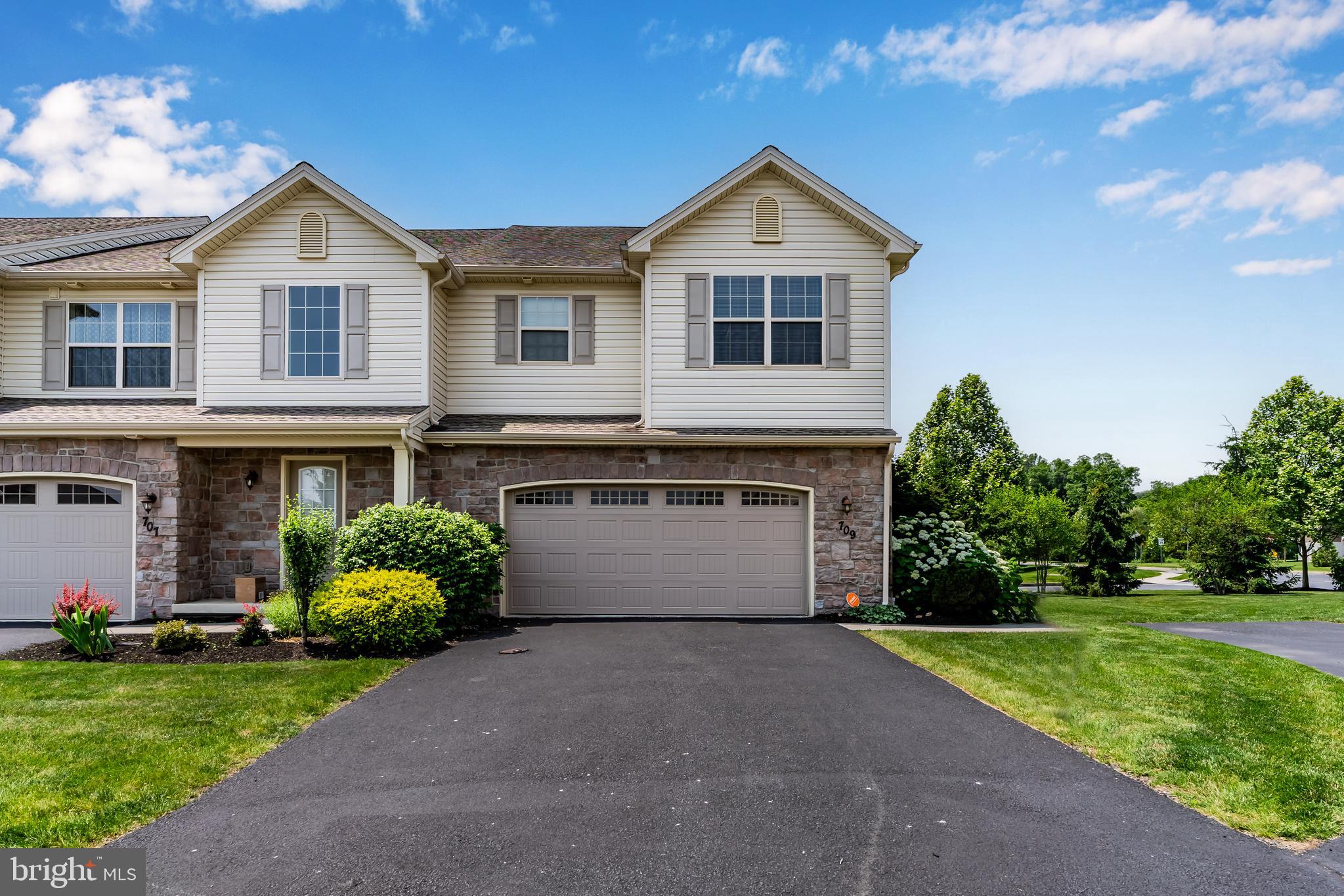 Spacious End Unit Townhome in Prestigious Winding Hills – Mechanicsburg School District
Welcome to this beautifully maintained end unit townhome located in the sought-after Winding Hills community, offering resort-style amenities . This 3-bedroom, 2.5-bath home features a 2-car garage and a thoughtfully designed floor plan ideal for both everyday living and entertaining.
The main level showcases gleaming hardwood floors throughout, a stylish kitchen with granite countertops, stainless steel appliances, a center island, and both a dining area and breakfast room that open to a private deck. Enjoy views overlooking the community’s stunning multi-million dollar clubhouse and sparkling swimming pool—just steps away from your backyard.
Upstairs, you’ll find a spacious primary suite complete with a large walk-in closet and en-suite bath. Two additional bedrooms, a full bath, and a convenient second-floor laundry room round out the upper level.
The fully finished basement offers versatile living space perfect for a home theater, playroom, or additional entertaining area.
Don’t miss your opportunity to live in one of the area’s most desirable neighborhoods with access to walking trails, fitness center, and more!