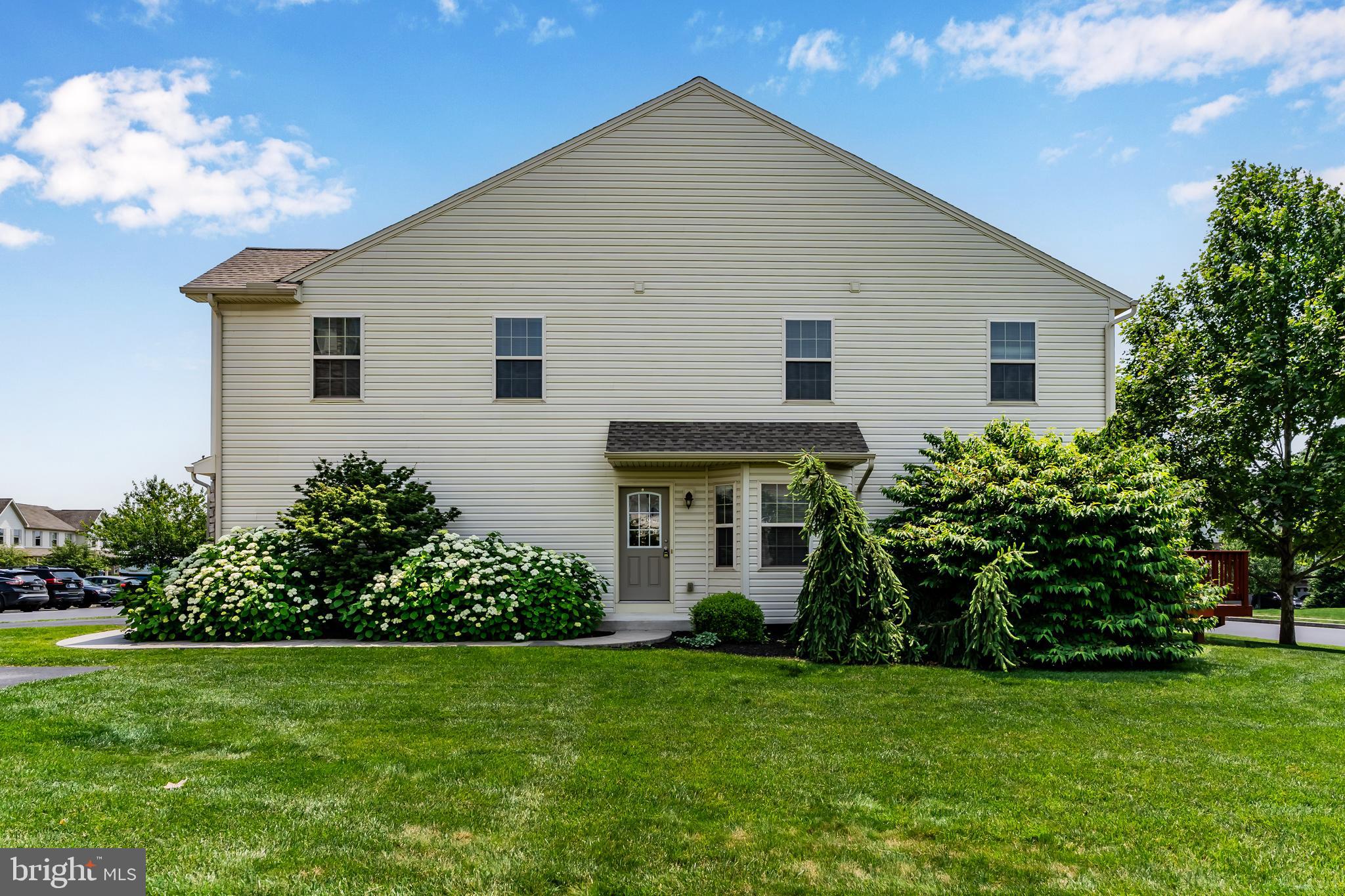 WINDING HILLS - DORSET SQ - Residential