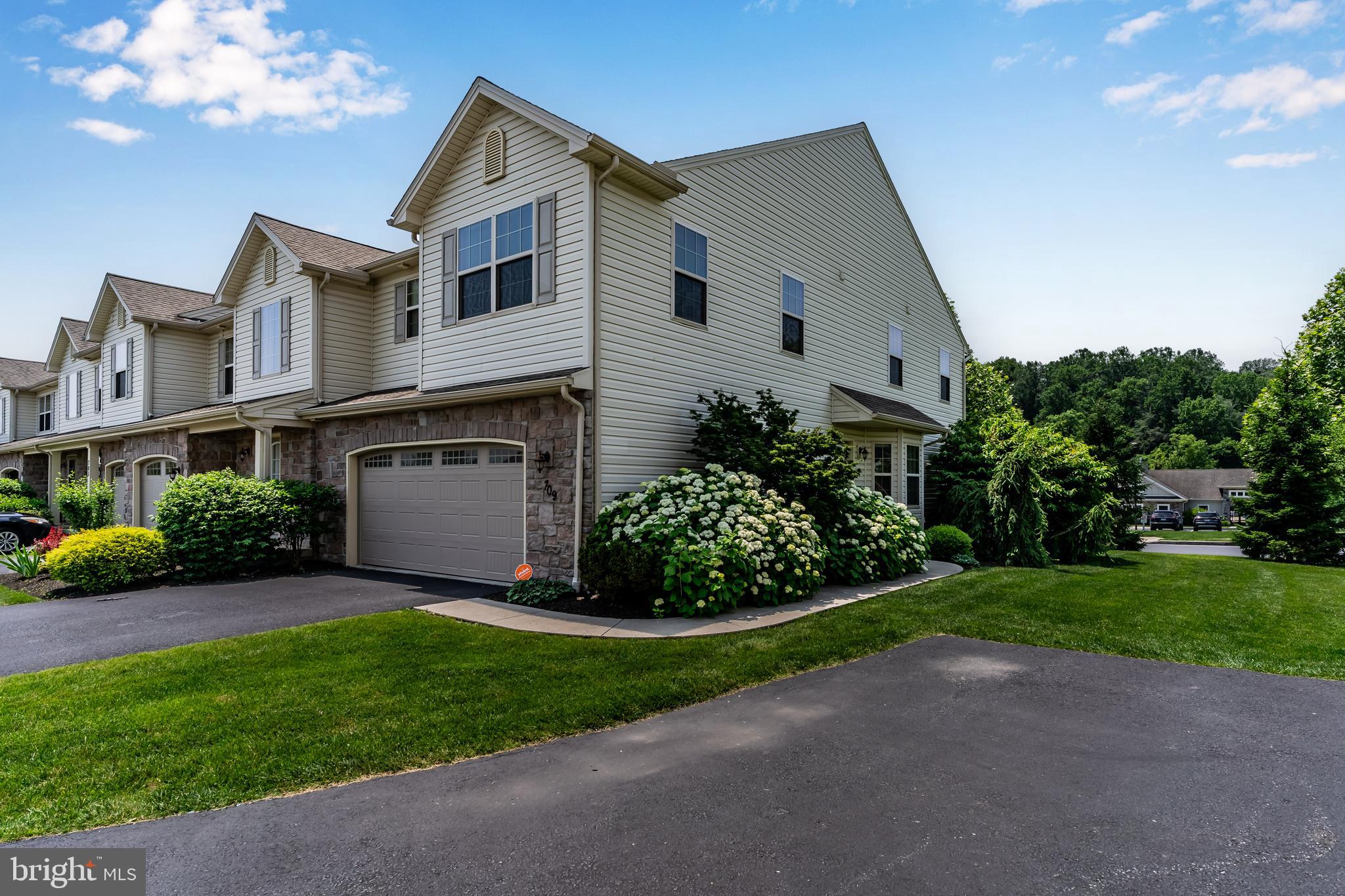 WINDING HILLS - DORSET SQ - Residential