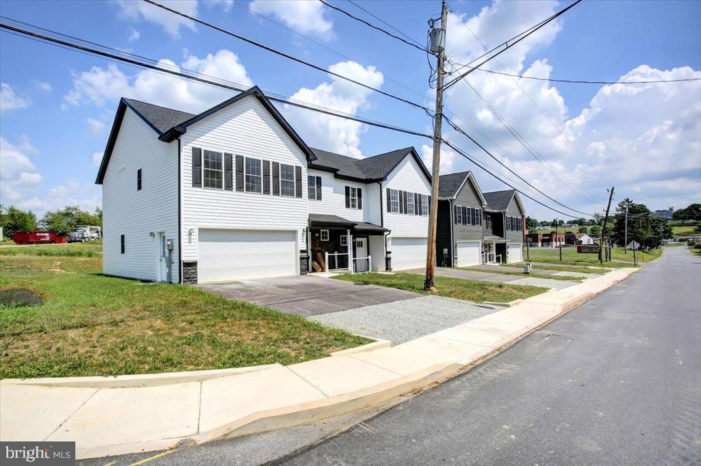 Photo of 305 Grandview Ave, WAYNESBORO, PA 17268 (MLS # PAFL2027552)