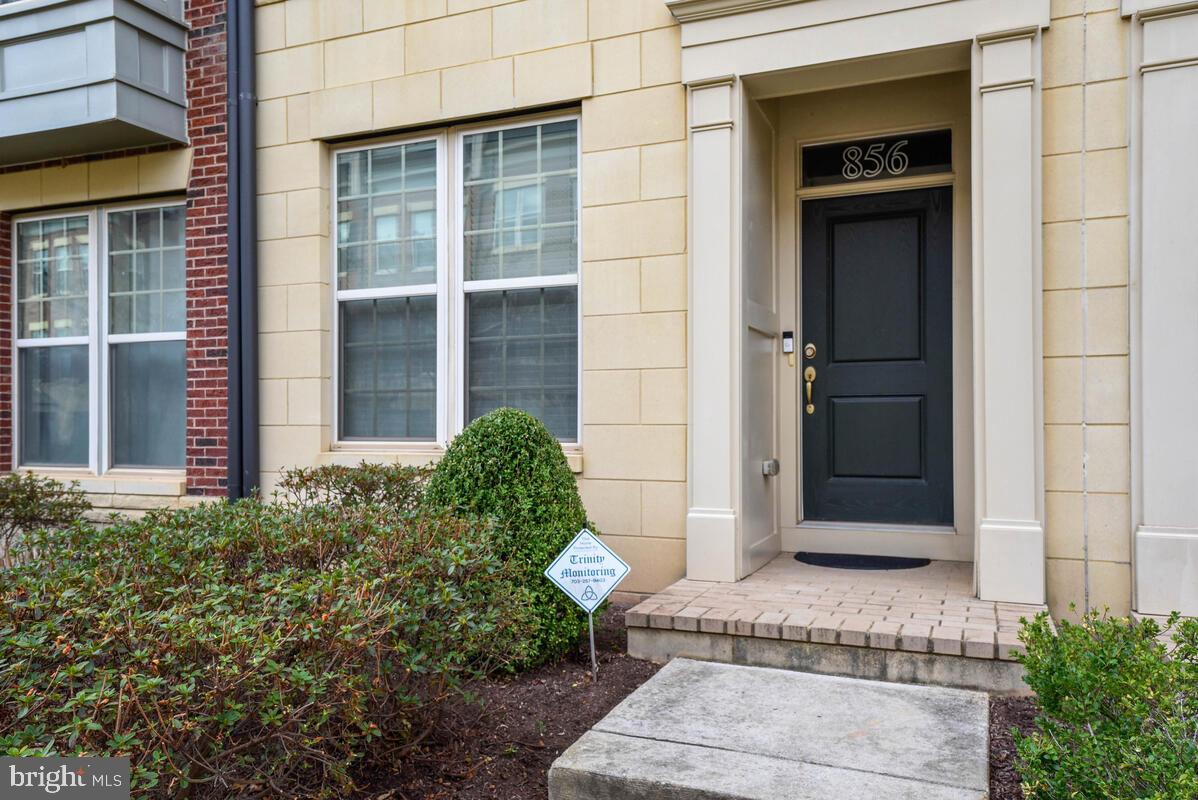 NATIONAL HARBOR - Residential Lease