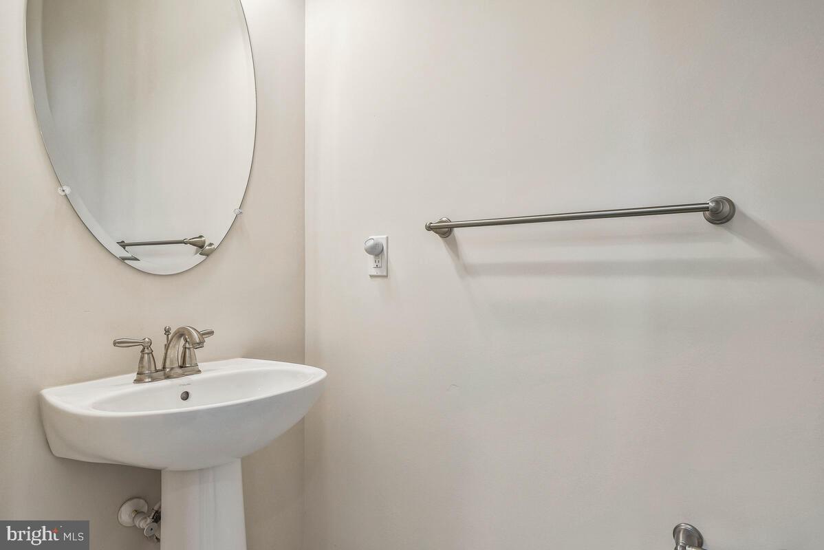 NATIONAL HARBOR - Residential Lease