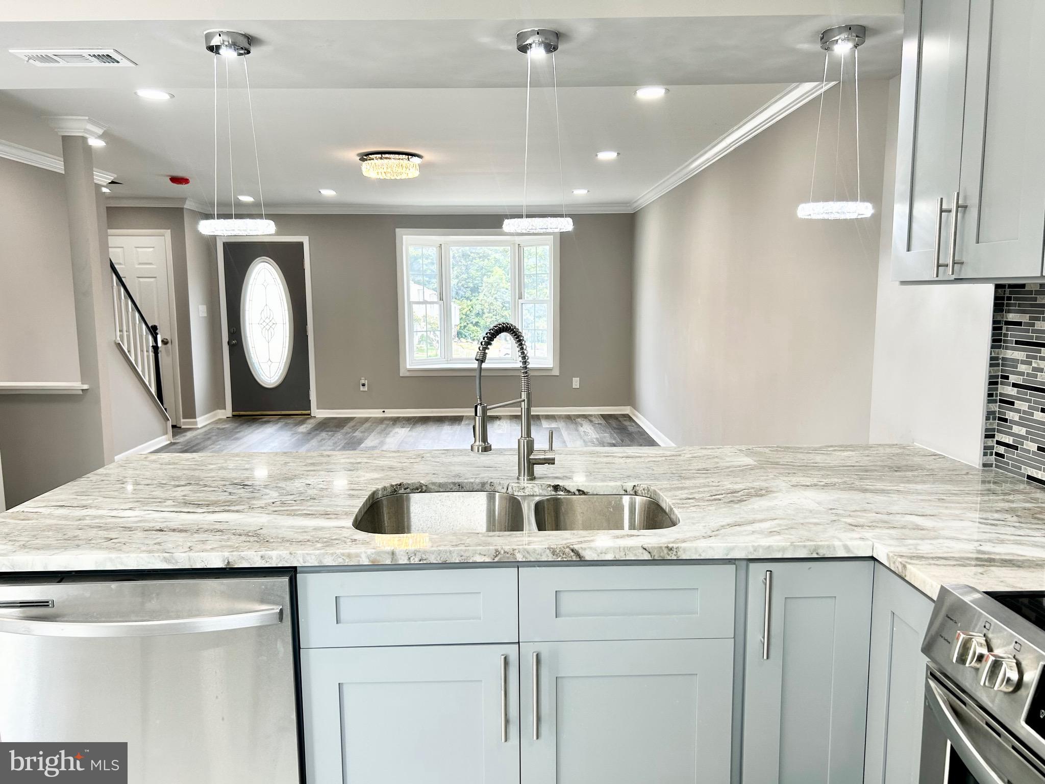 WOODBRIDGE CENTER - Residential