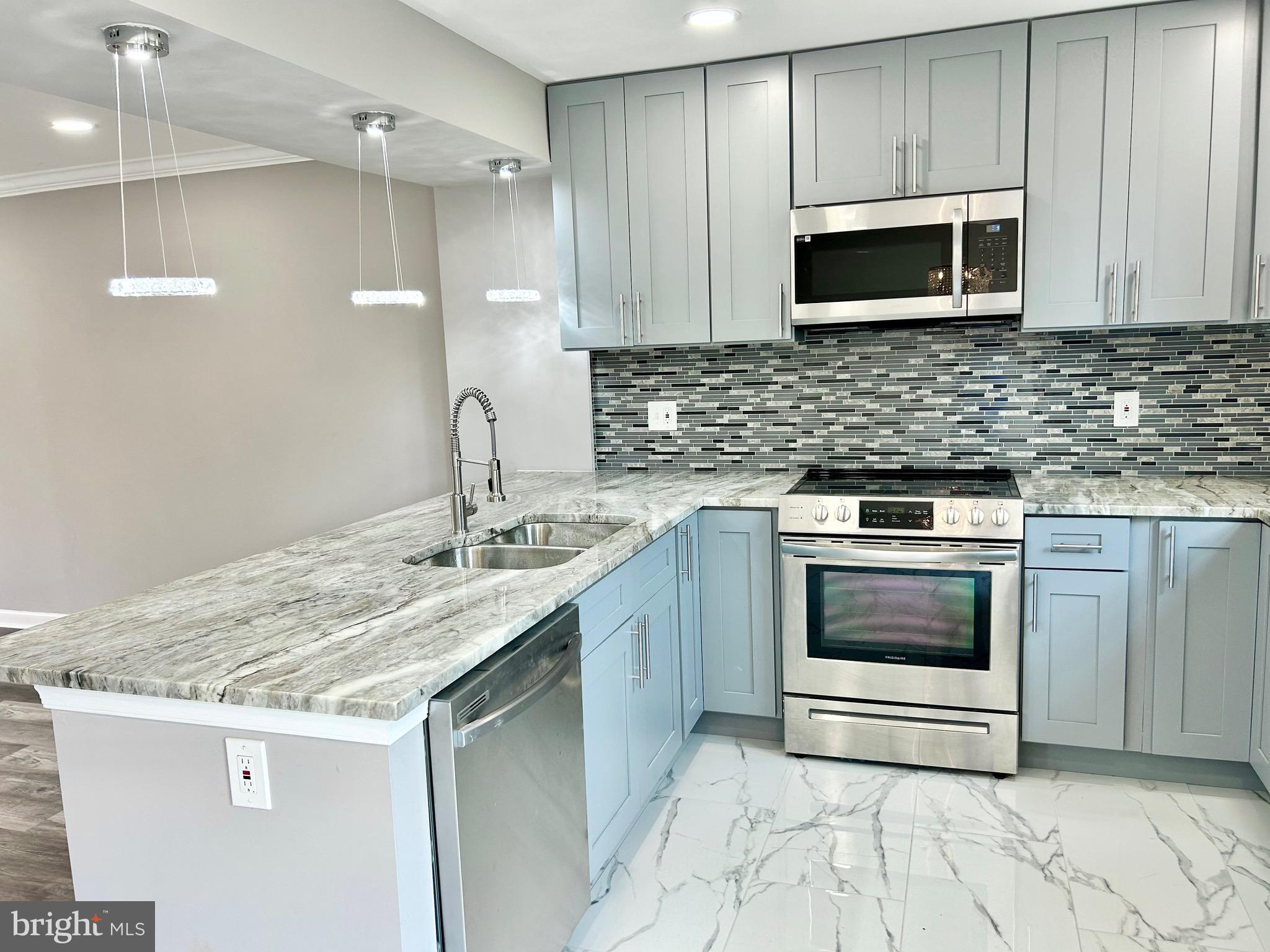 WOODBRIDGE CENTER - Residential