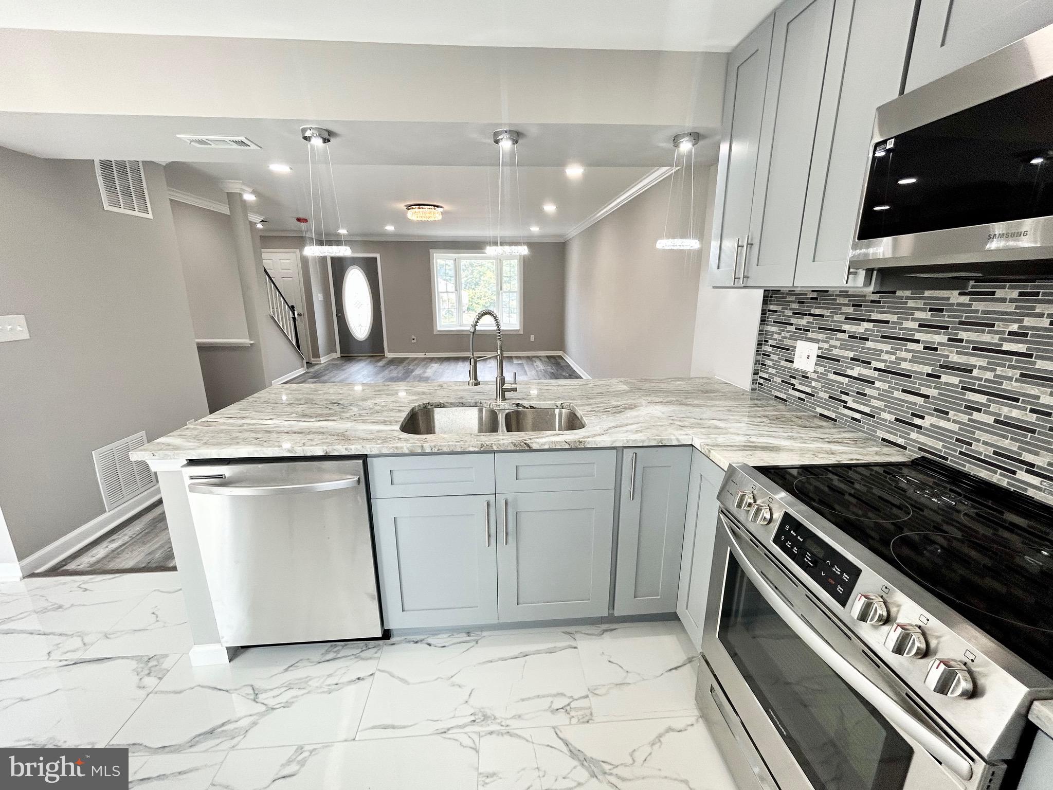 WOODBRIDGE CENTER - Residential