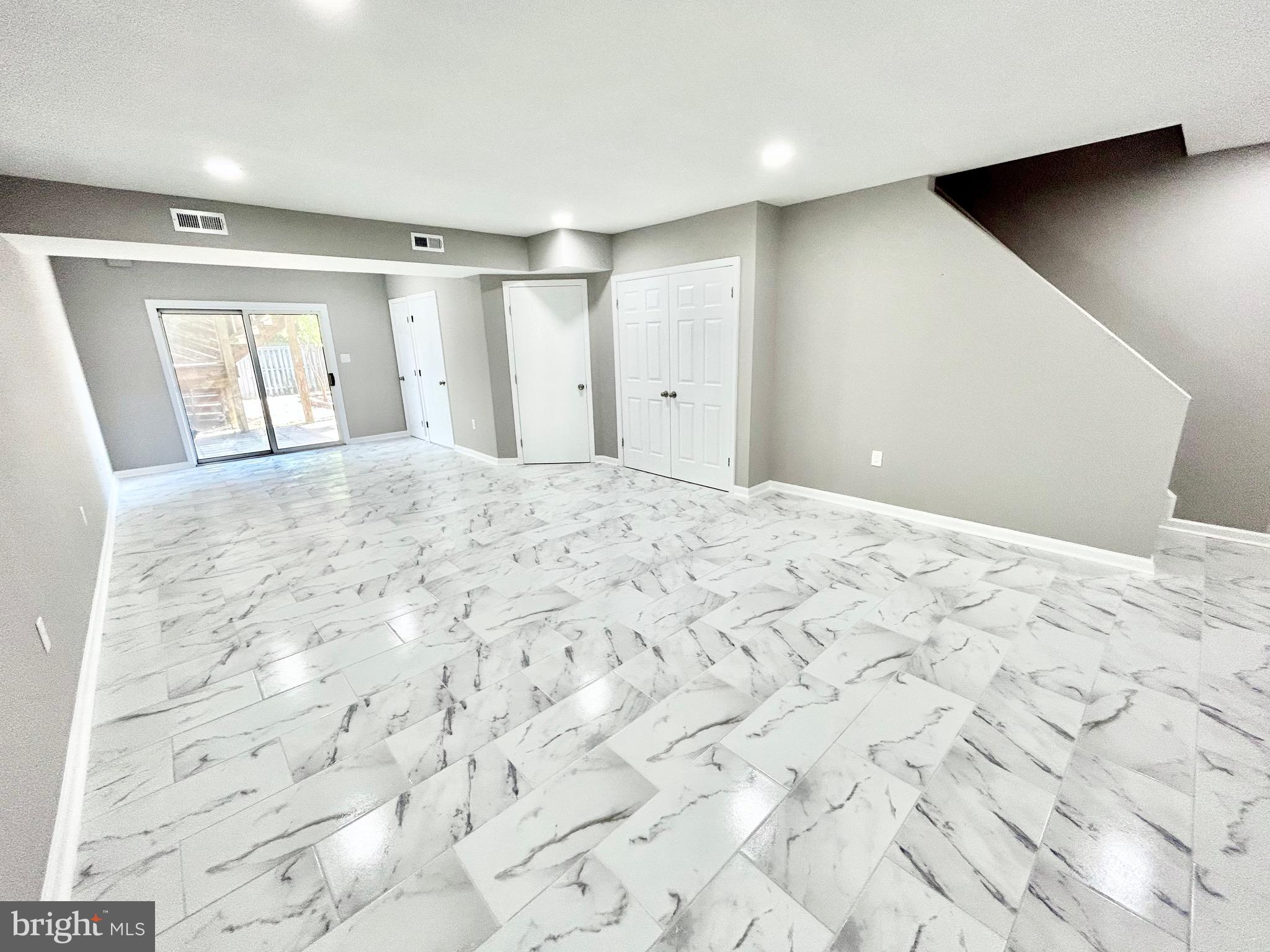 WOODBRIDGE CENTER - Residential