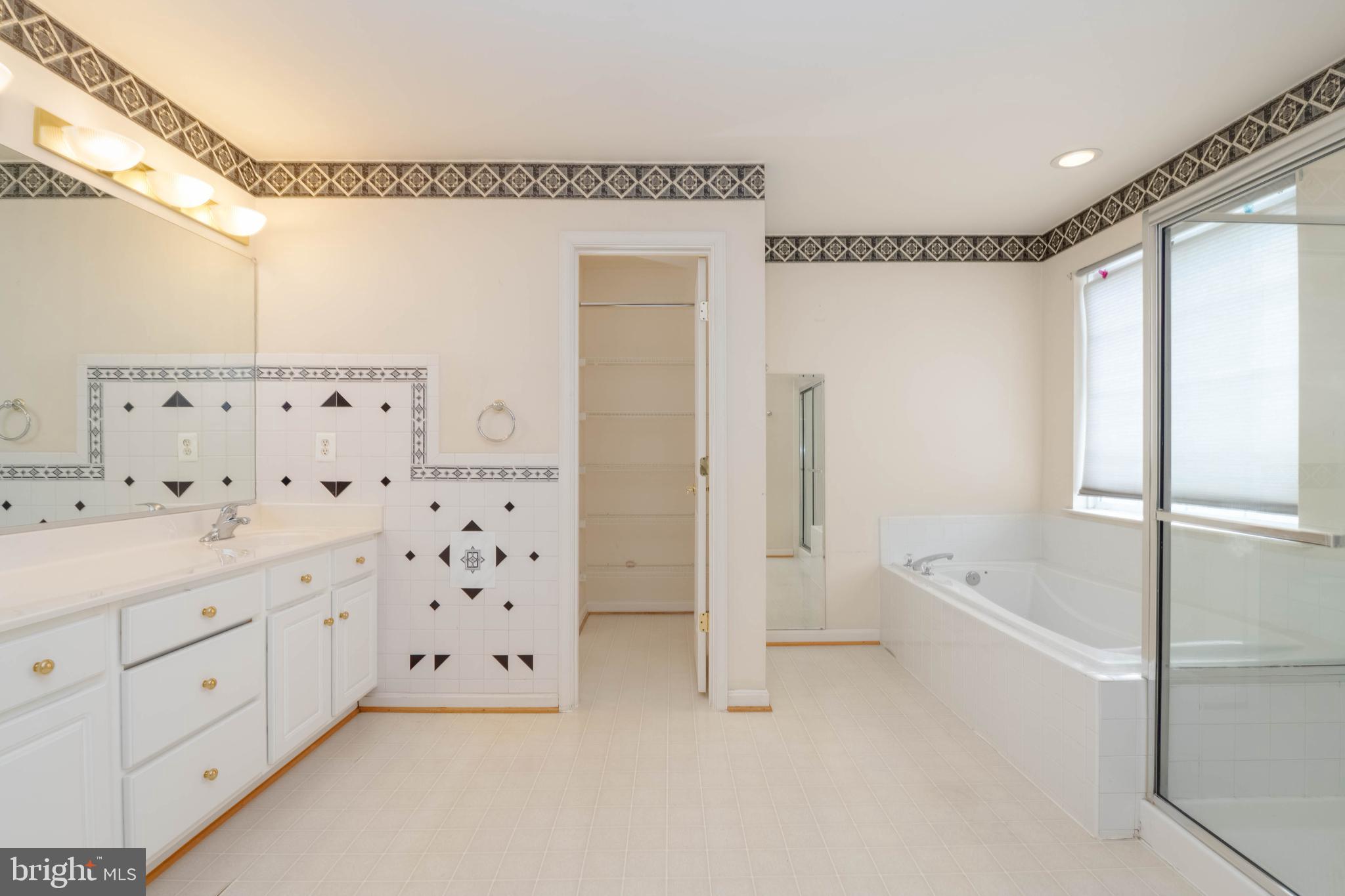 BEACHWOOD ESTATES - Residential