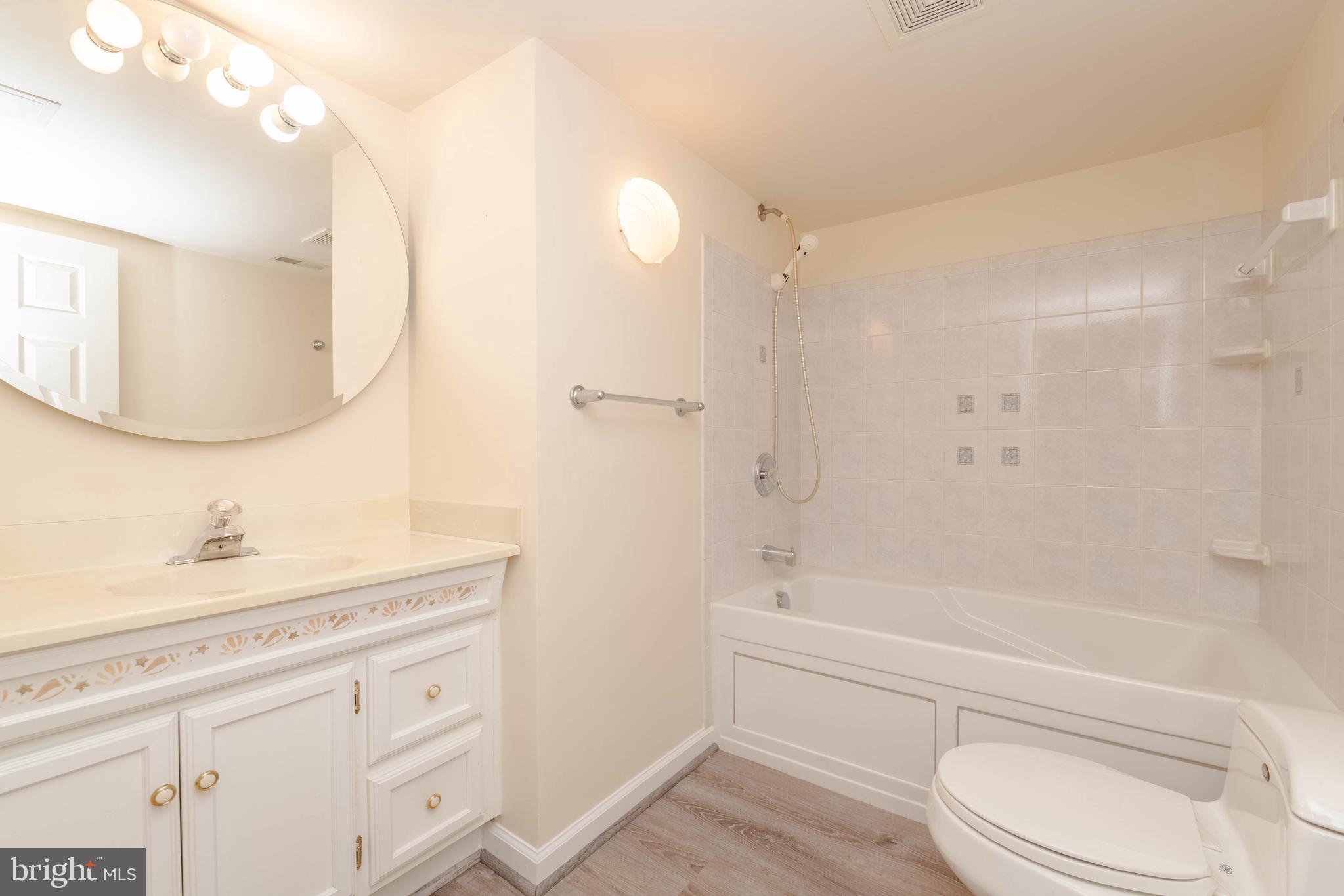 BEACHWOOD ESTATES - Residential