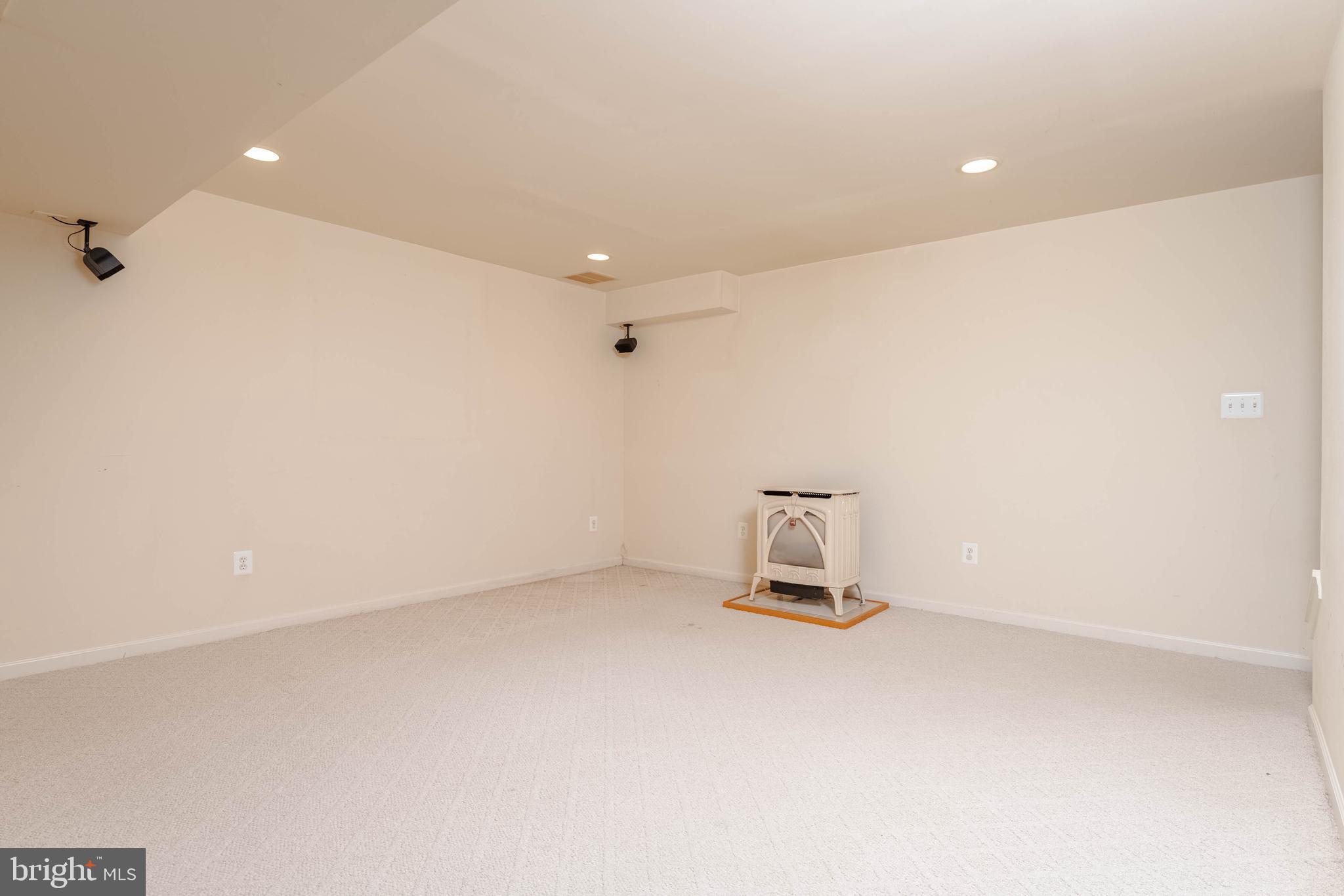 BEACHWOOD ESTATES - Residential