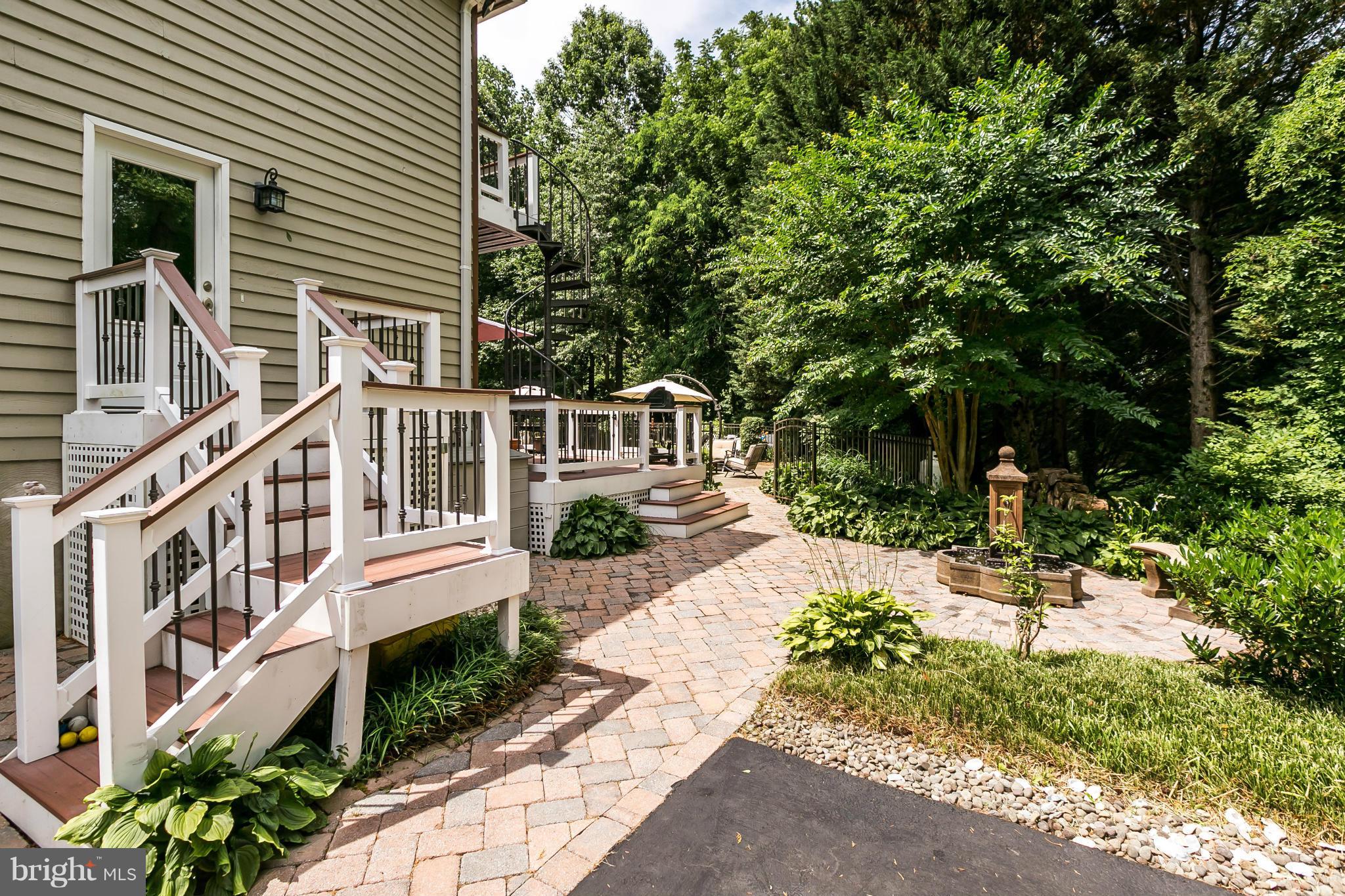 SHADOW POINT - Residential Lease