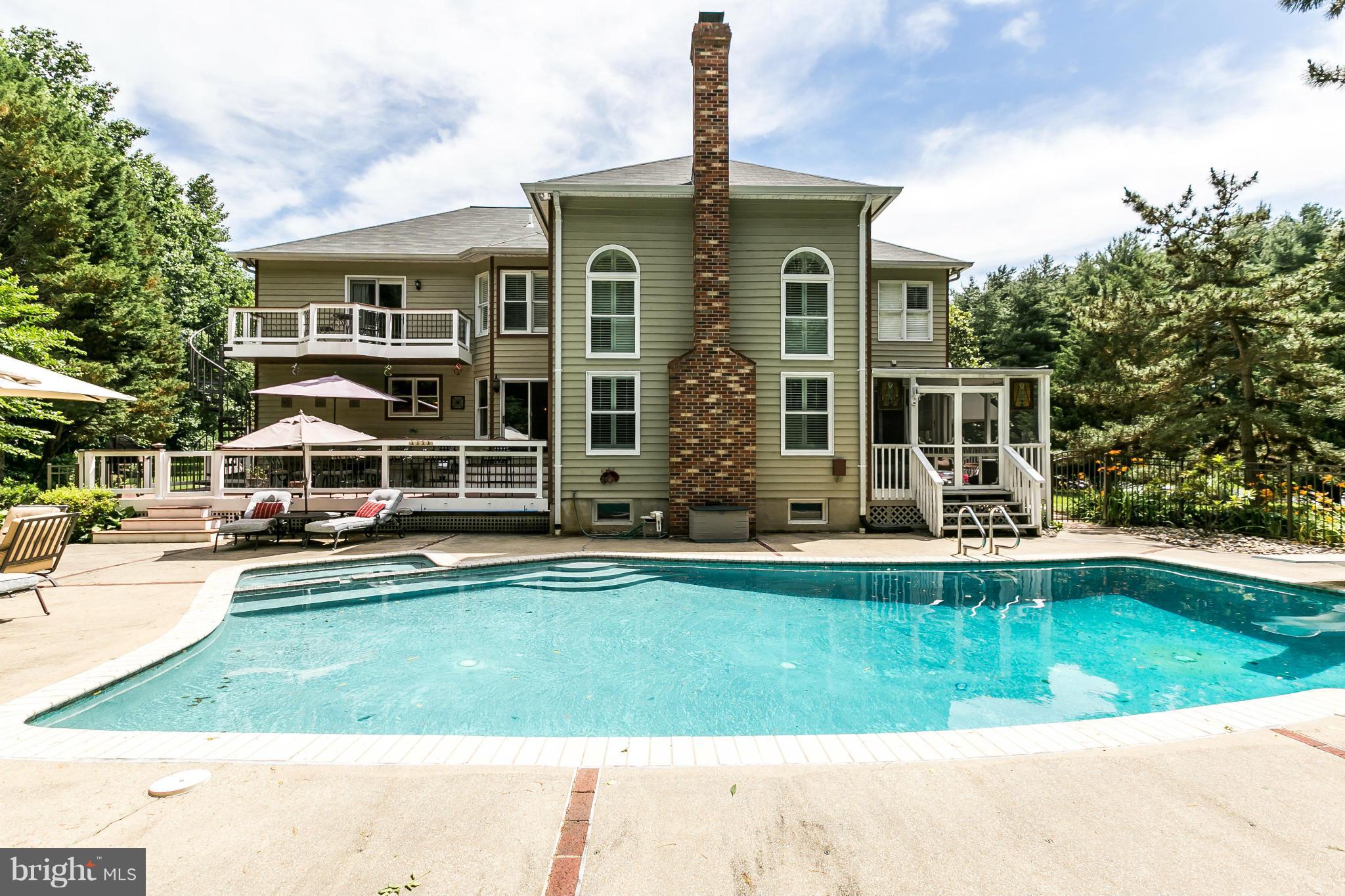 SHADOW POINT - Residential Lease