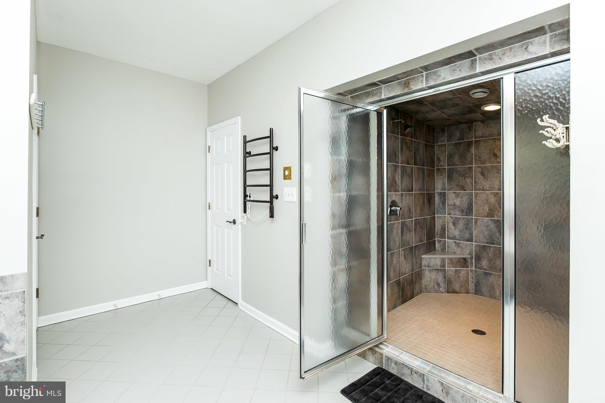 SHADOW POINT - Residential Lease