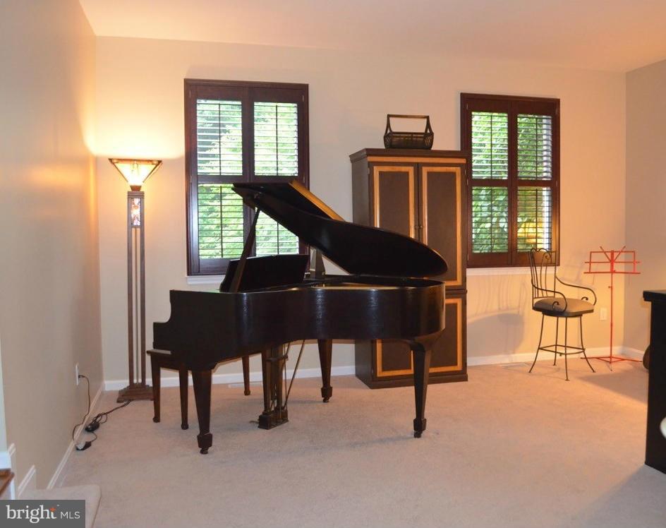 SHADOW POINT - Residential Lease