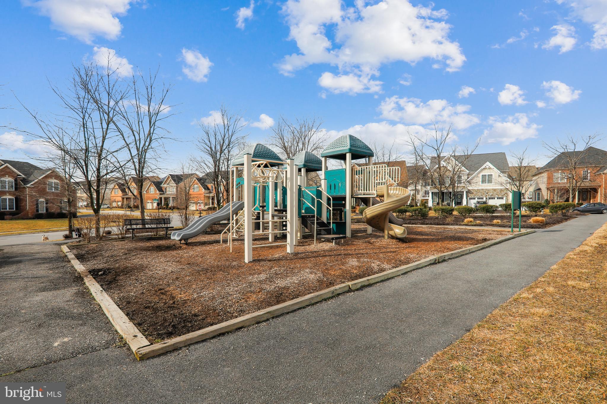 MARLBORO RIDGE - Residential