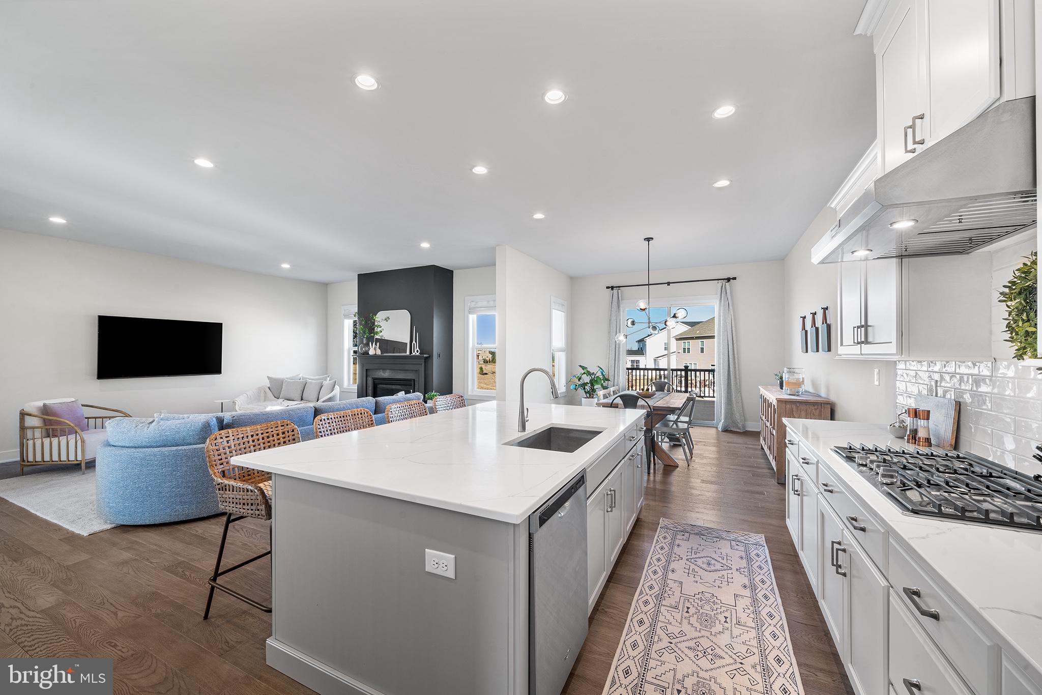 RESERVE AT CENTER SQUARE - Residential