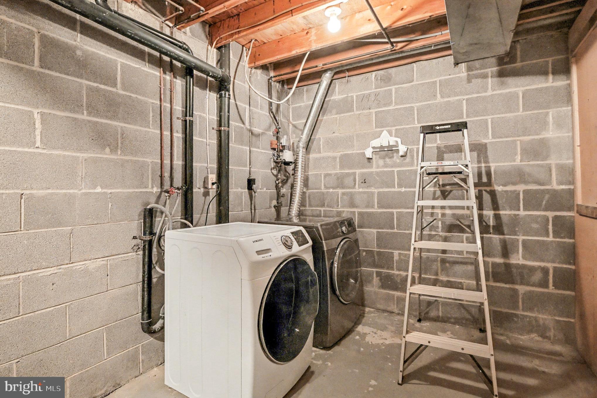 WHISKEY BOTTOM - Residential