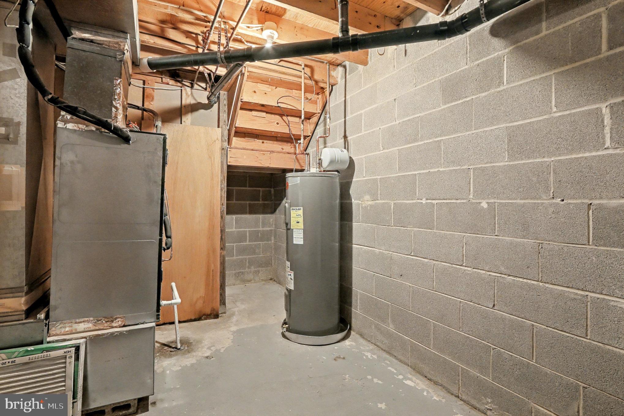 WHISKEY BOTTOM - Residential