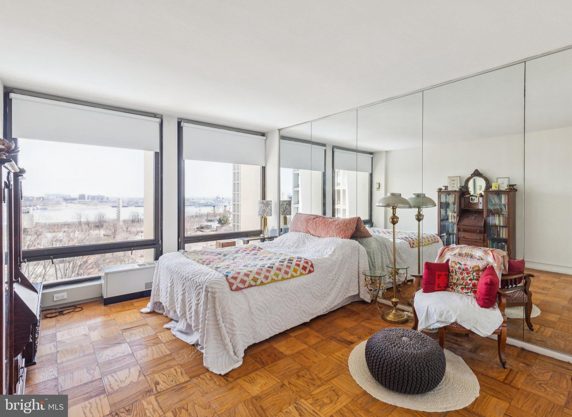 SOCIETY HILL - Residential