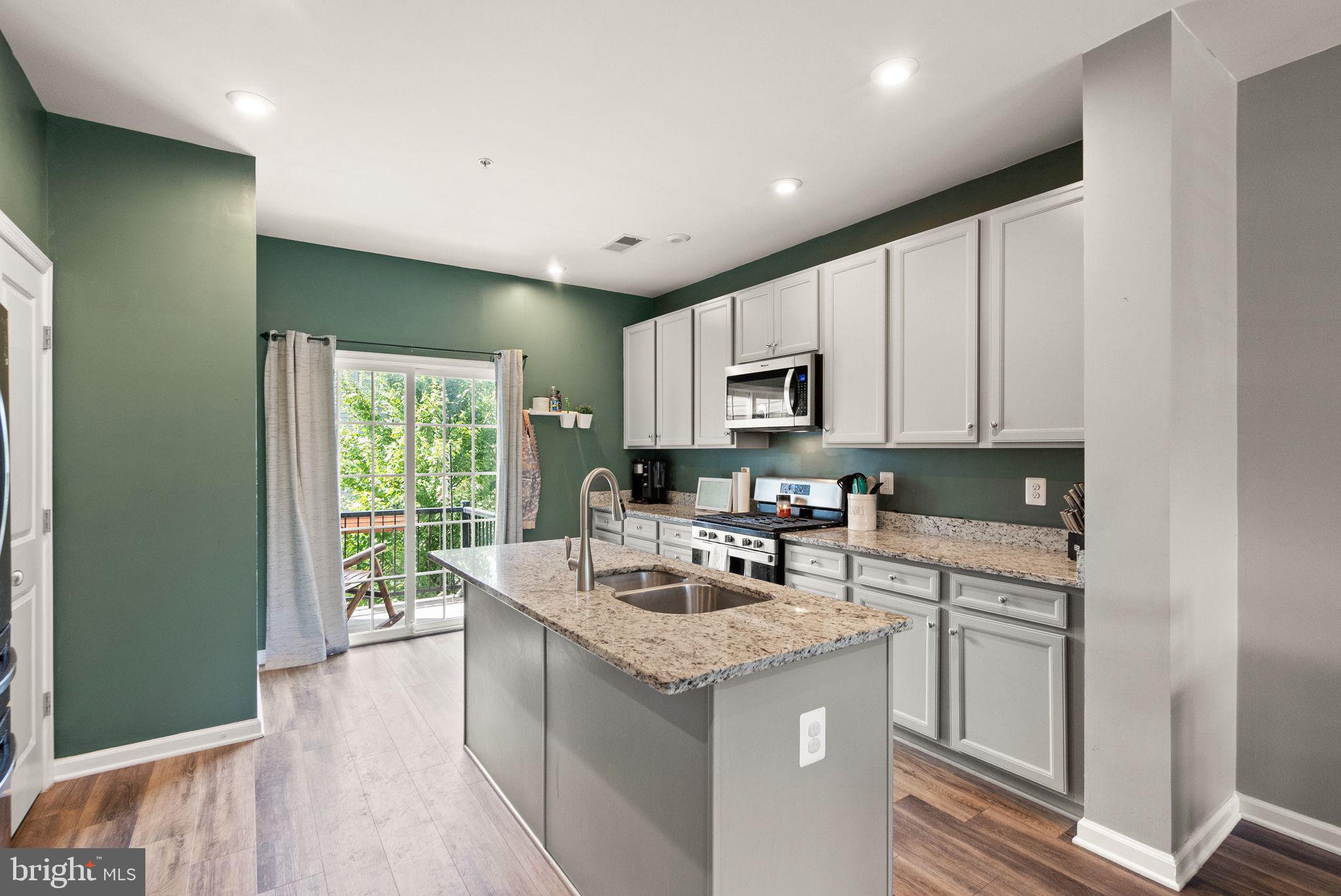 SIGNAL HILL STATION - Residential