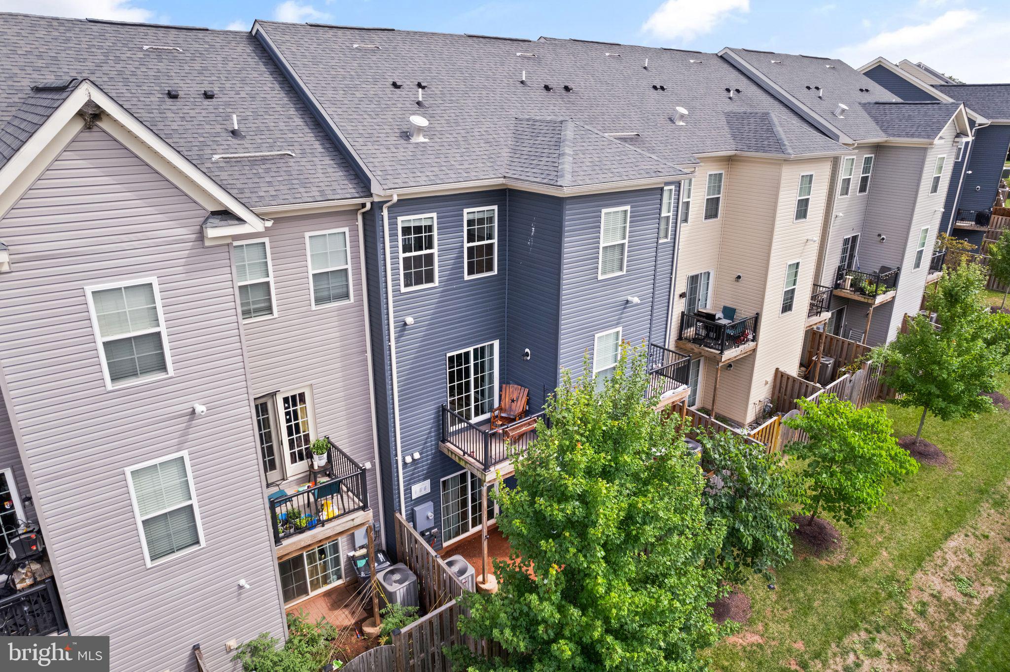 SIGNAL HILL STATION - Residential