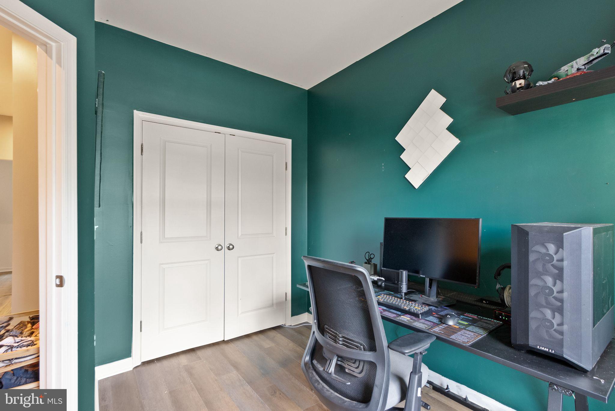 SIGNAL HILL STATION - Residential