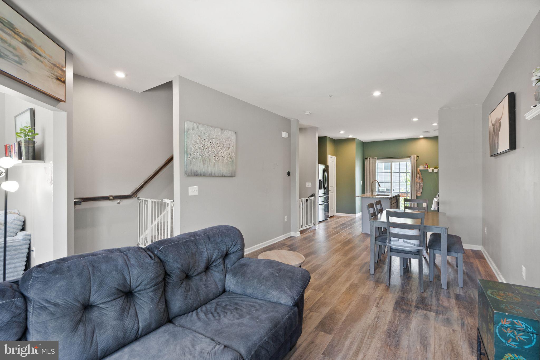 SIGNAL HILL STATION - Residential