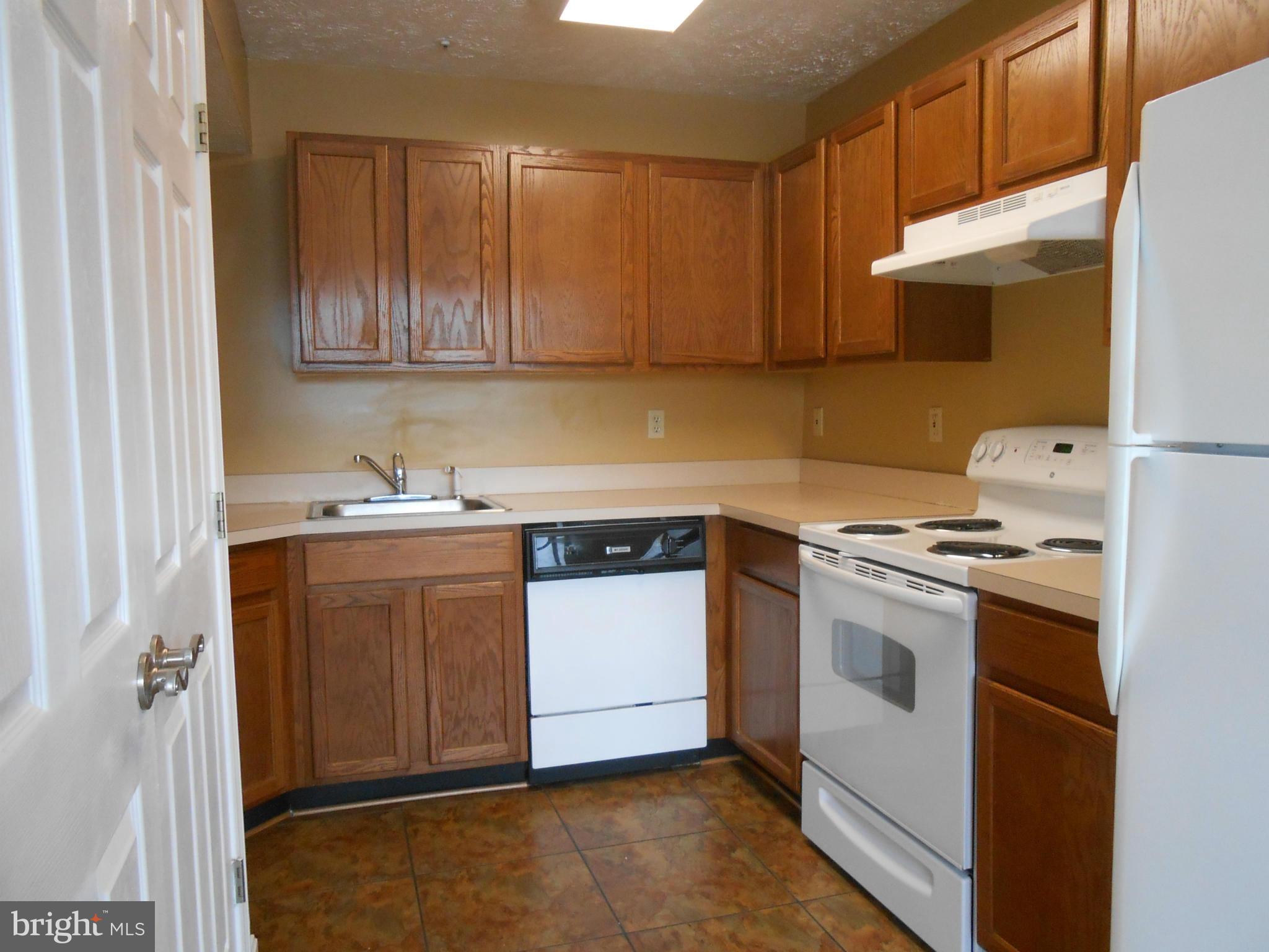 HICKORY HILLS - Residential Lease