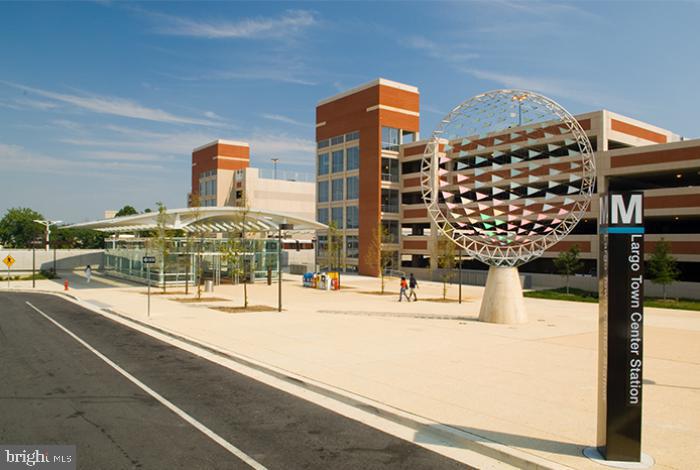 TREETOP CONDO - Residential