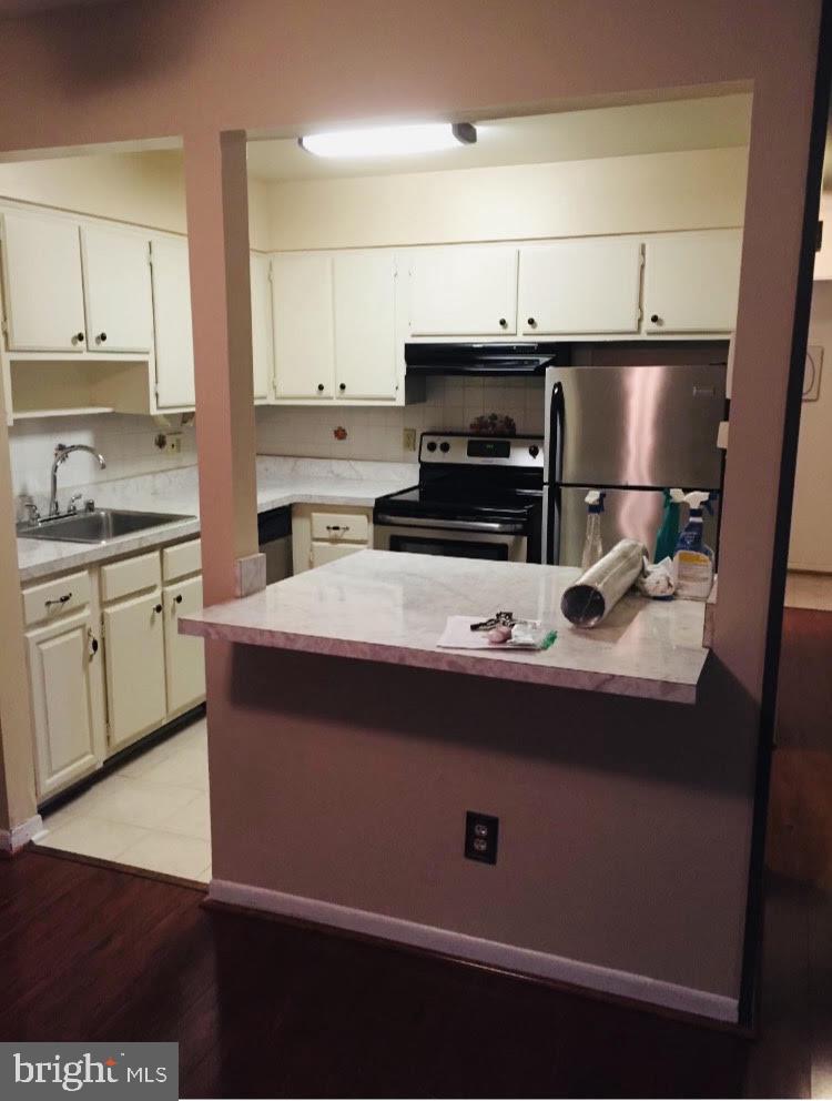 TREETOP CONDO - Residential