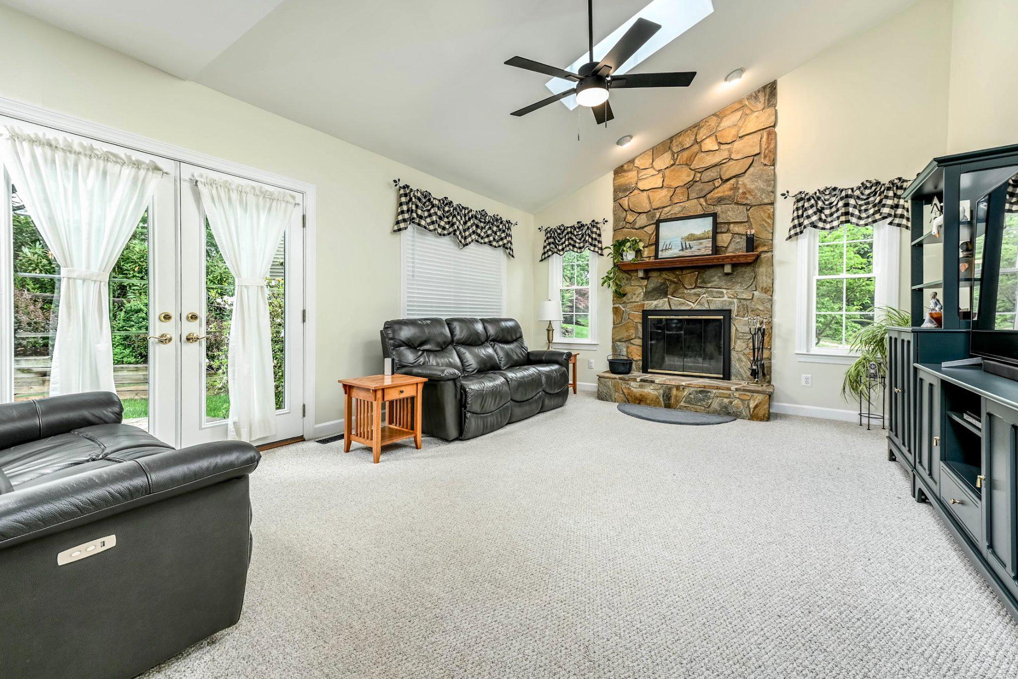 POTOMAC LAKES - Residential