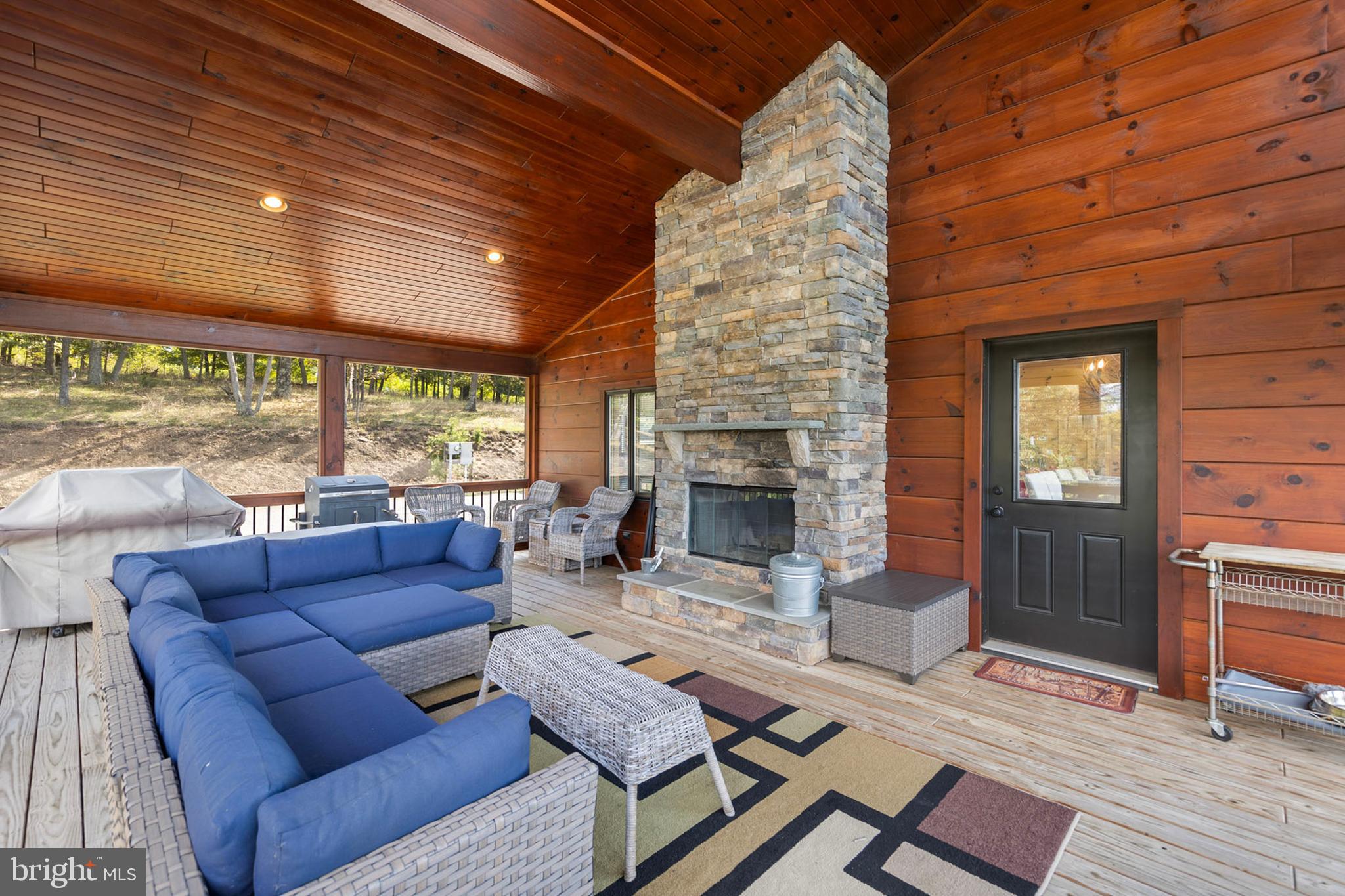 BLUFFS ON THE POTOMAC - Residential