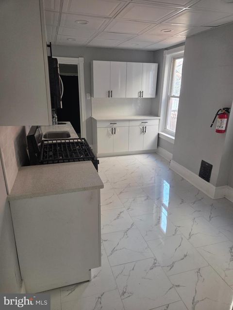 Townhouse For Sale - 19 Cuyler Avenue<br/> TRENTON, NJ 08609