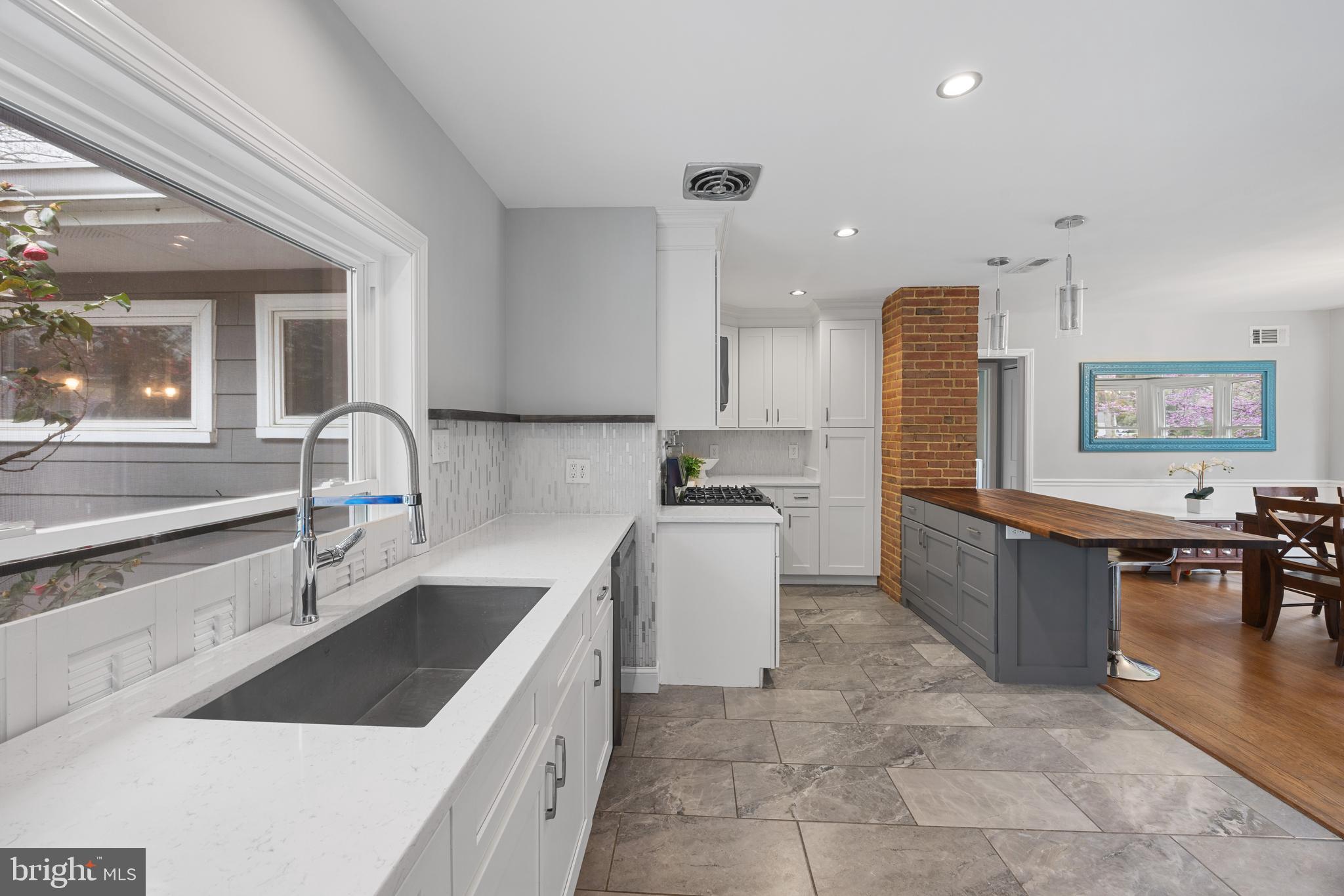 BUCKNELL MANOR - Residential