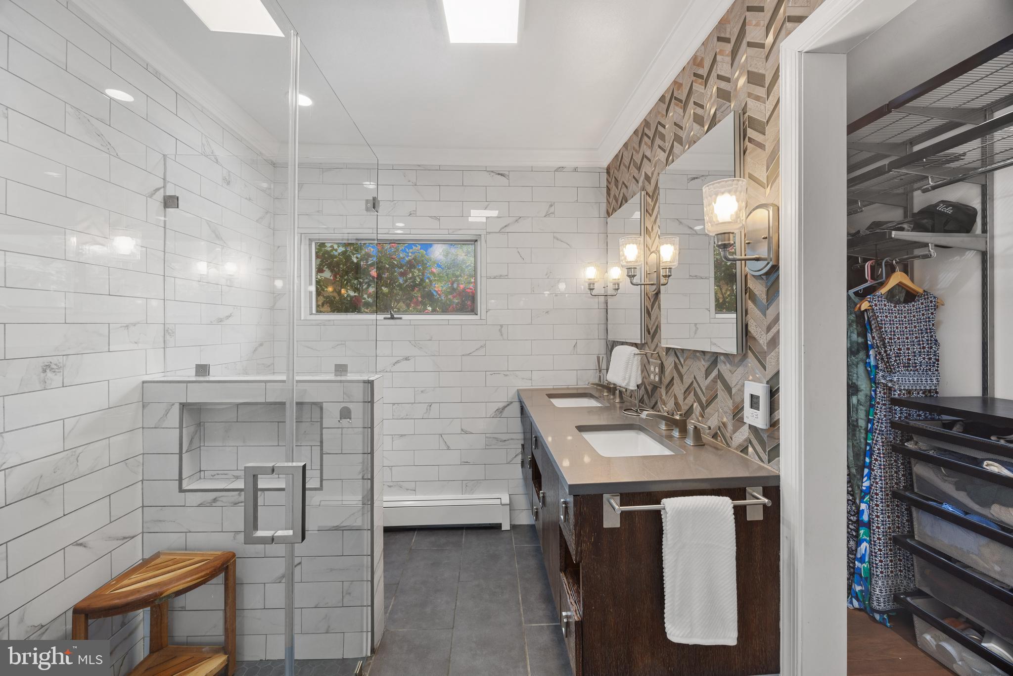 BUCKNELL MANOR - Residential