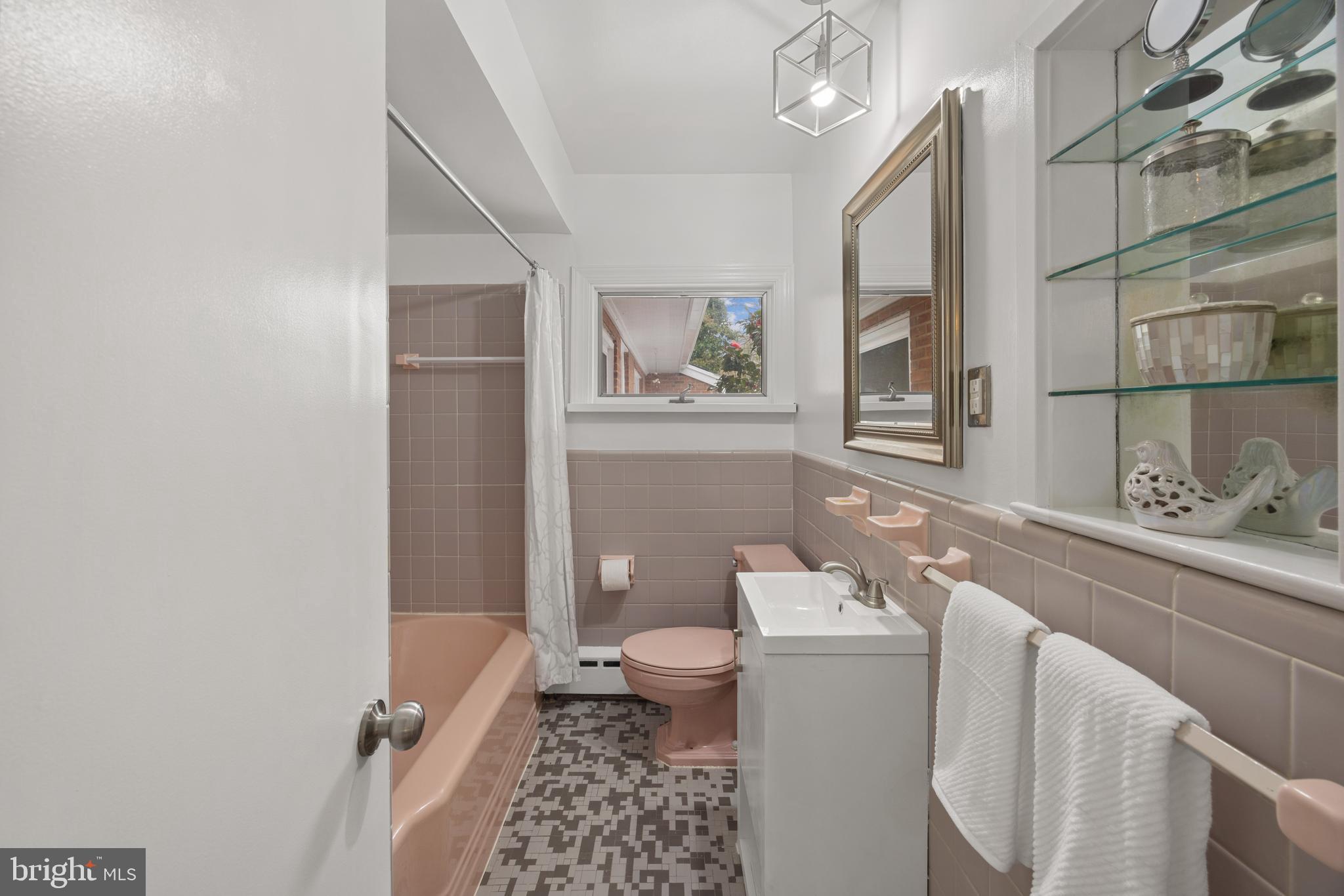 BUCKNELL MANOR - Residential