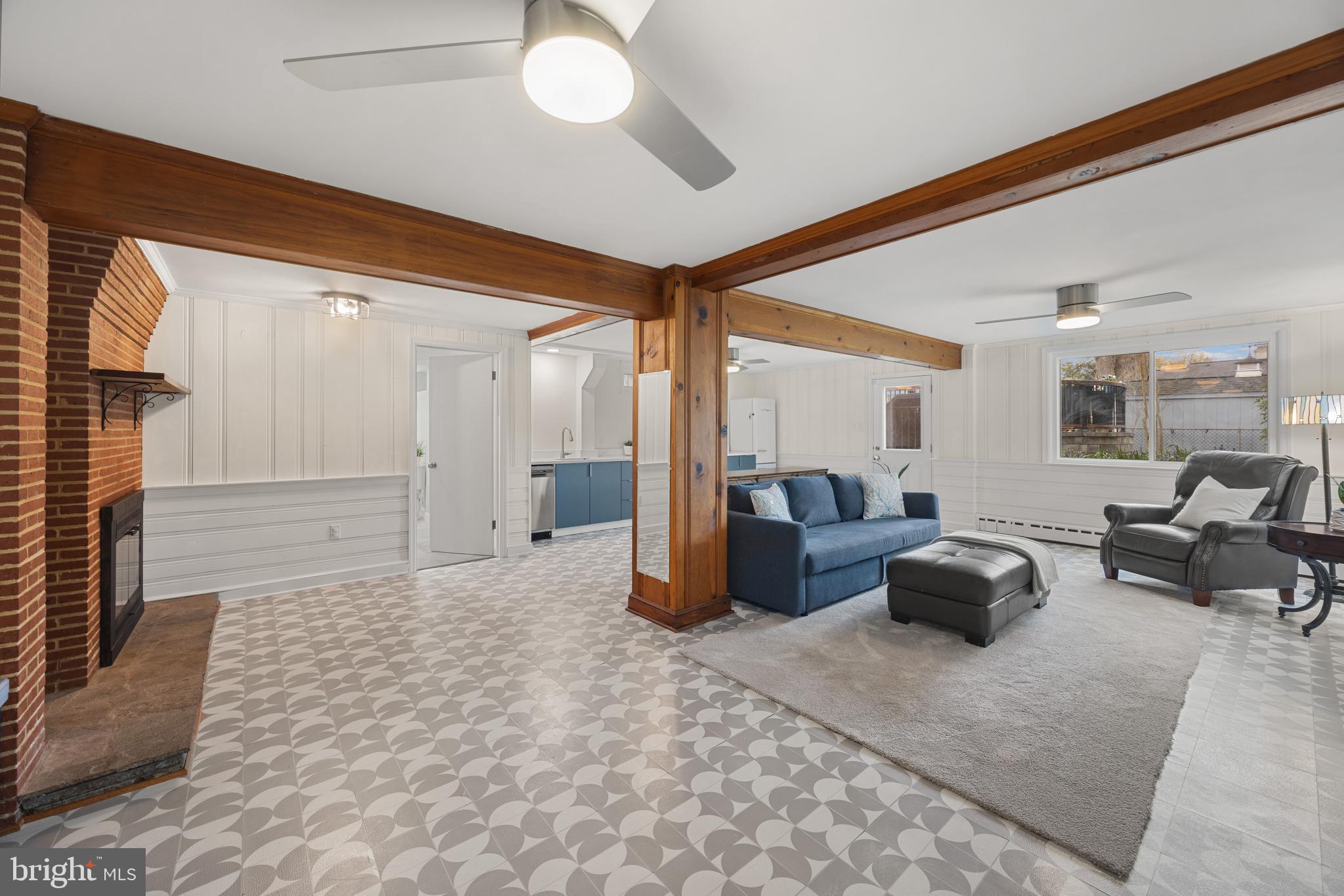 BUCKNELL MANOR - Residential