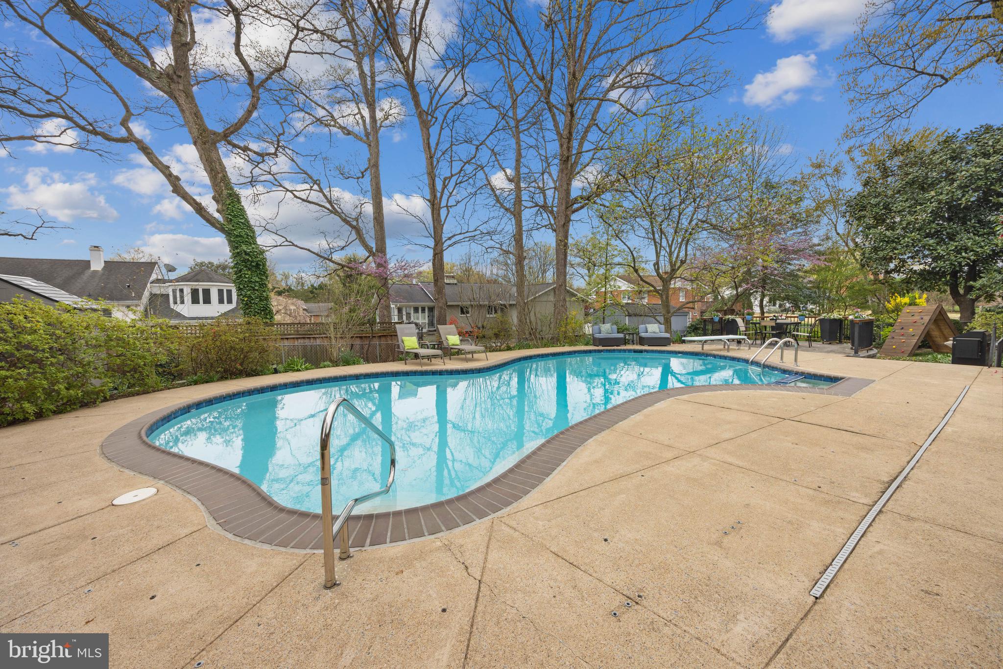 BUCKNELL MANOR - Residential