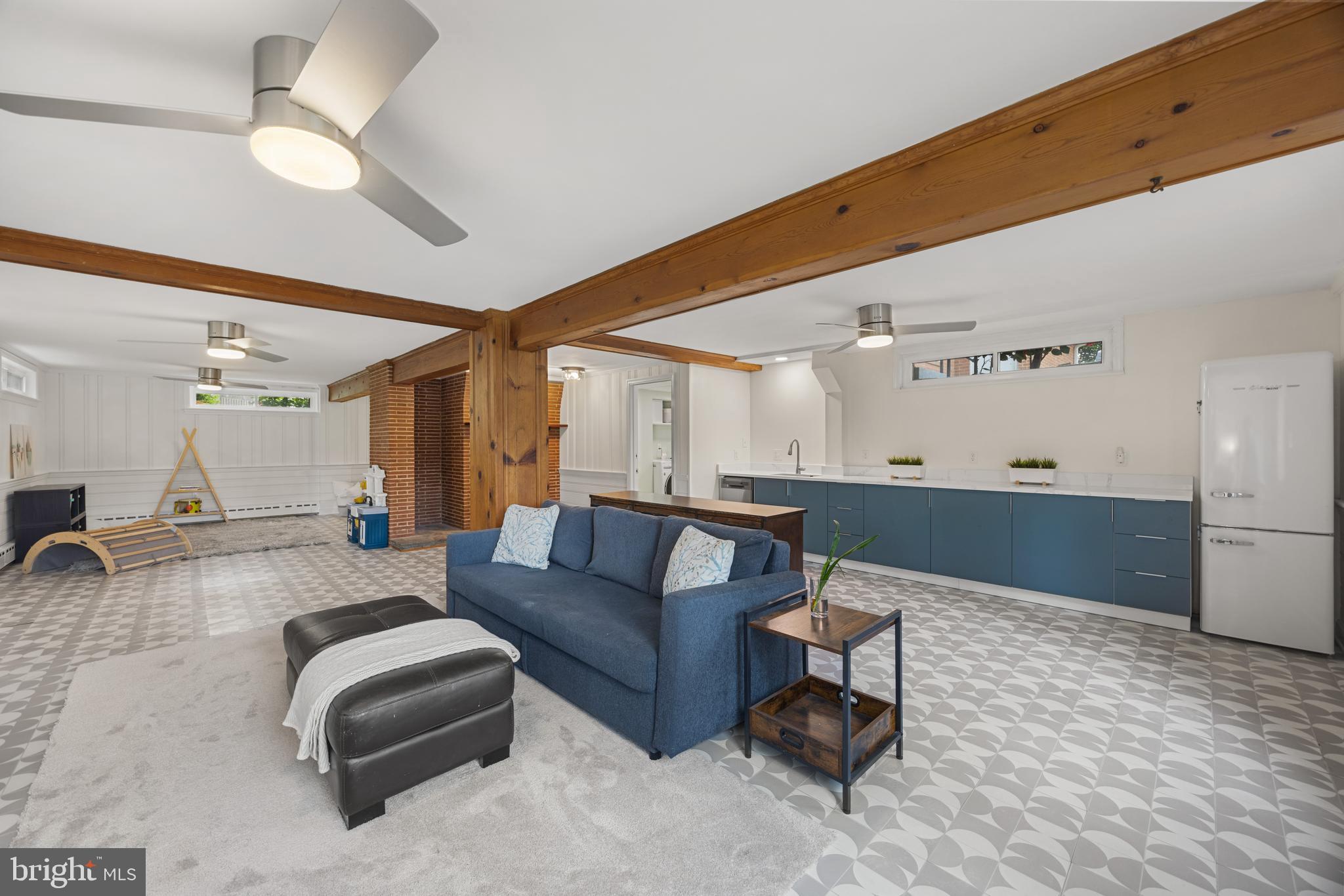 BUCKNELL MANOR - Residential