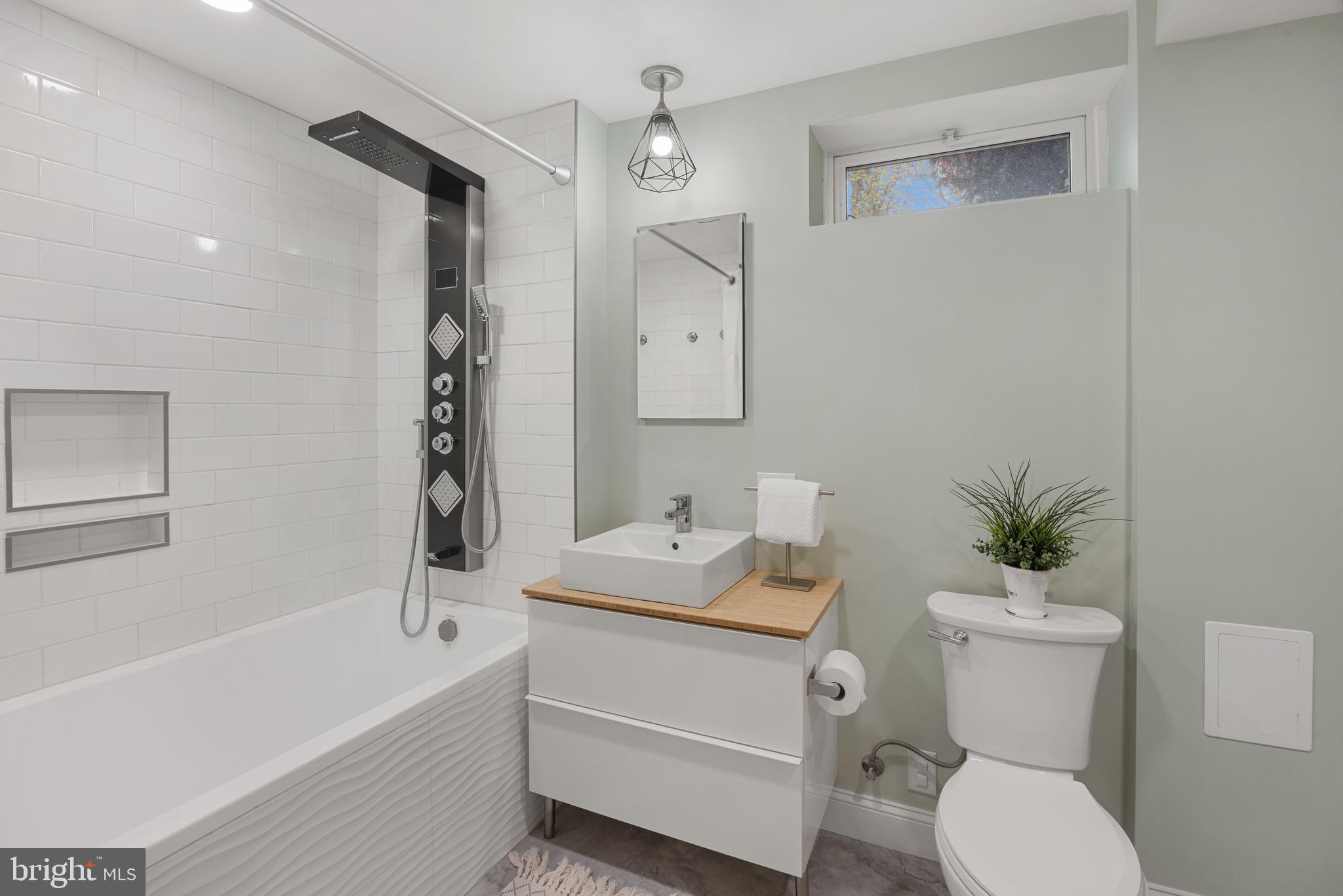 BUCKNELL MANOR - Residential